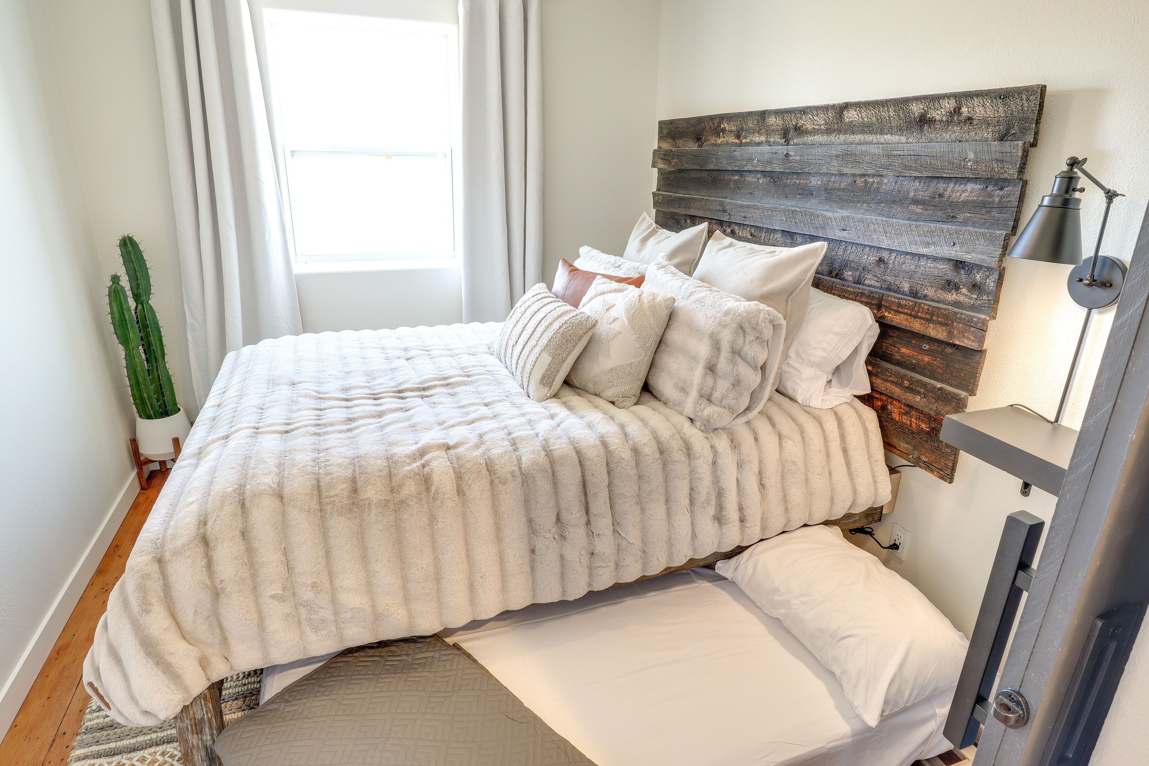 Bedroom 1 | Queen Bed w/ Twin Trundle | Linens Provided