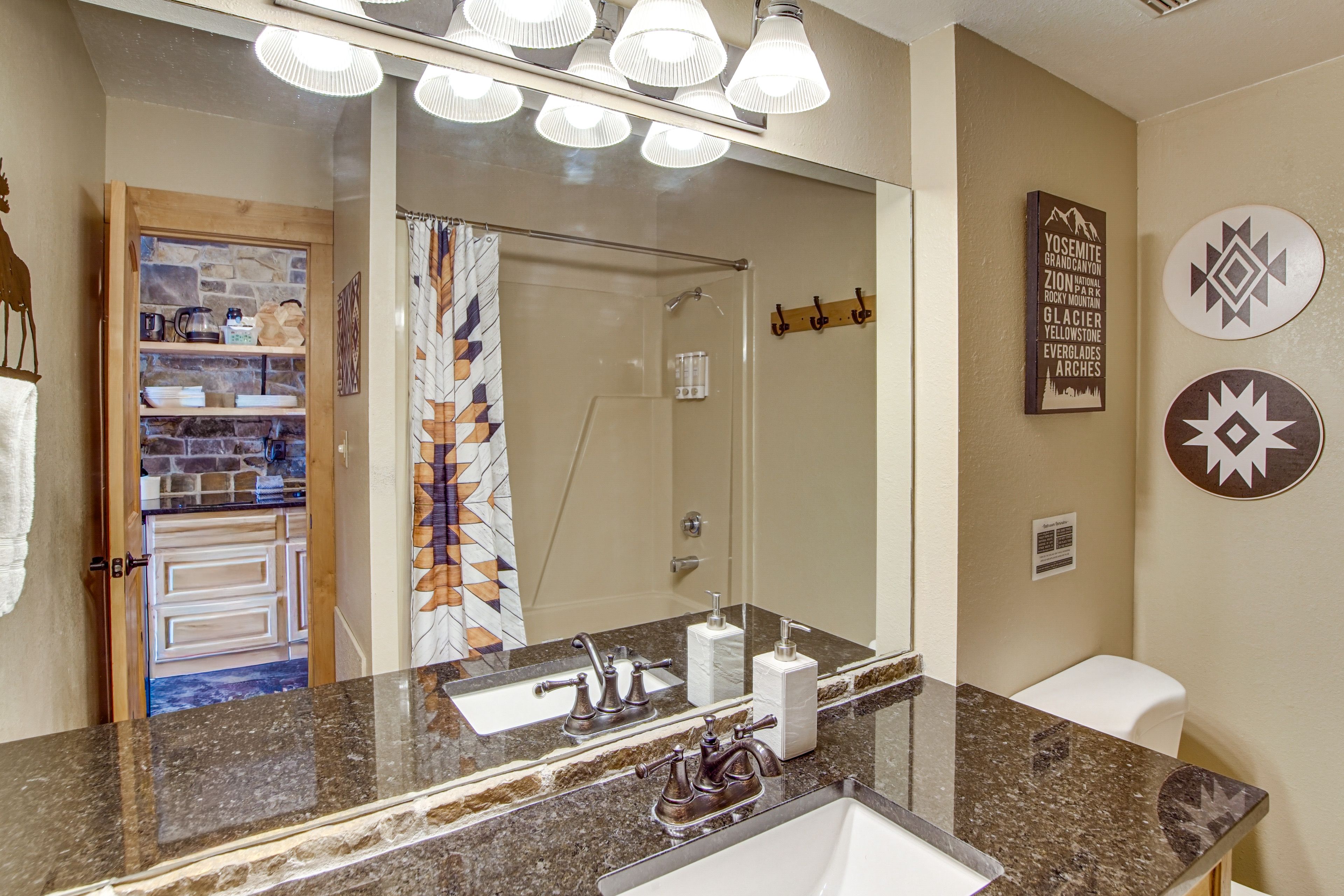 Studio | Full Bathroom