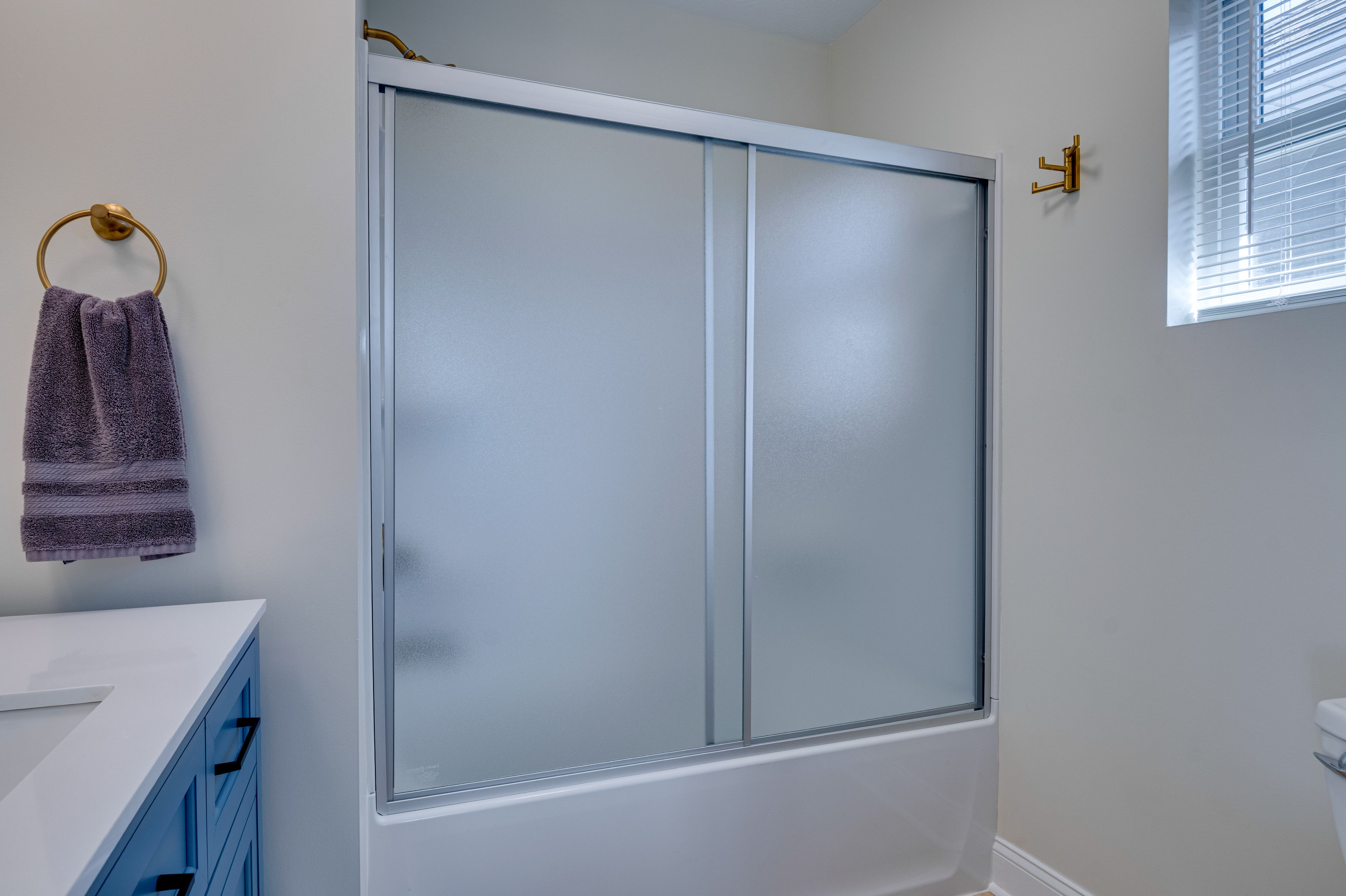 Full Bathroom | 2nd Floor