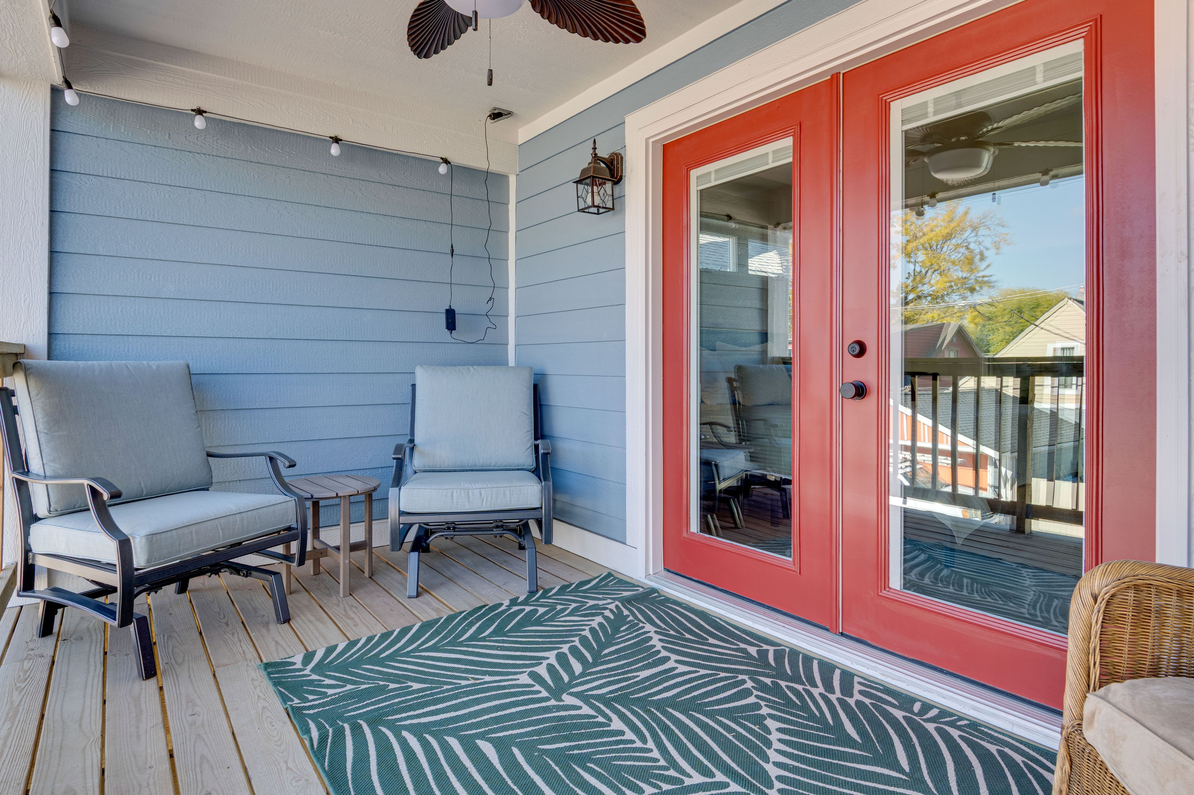 Balcony | Lounge Seating