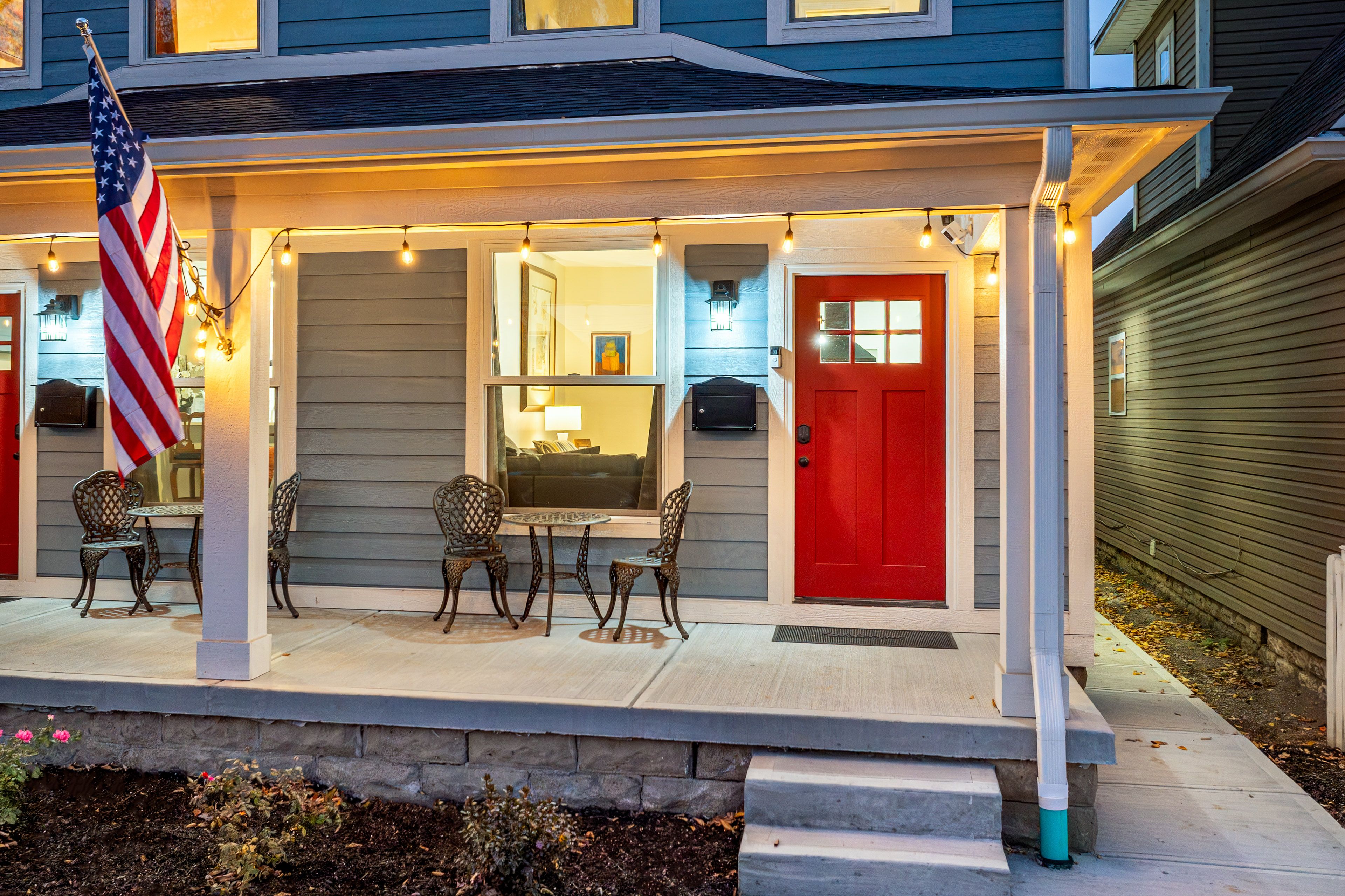 Front Exterior | Entryway