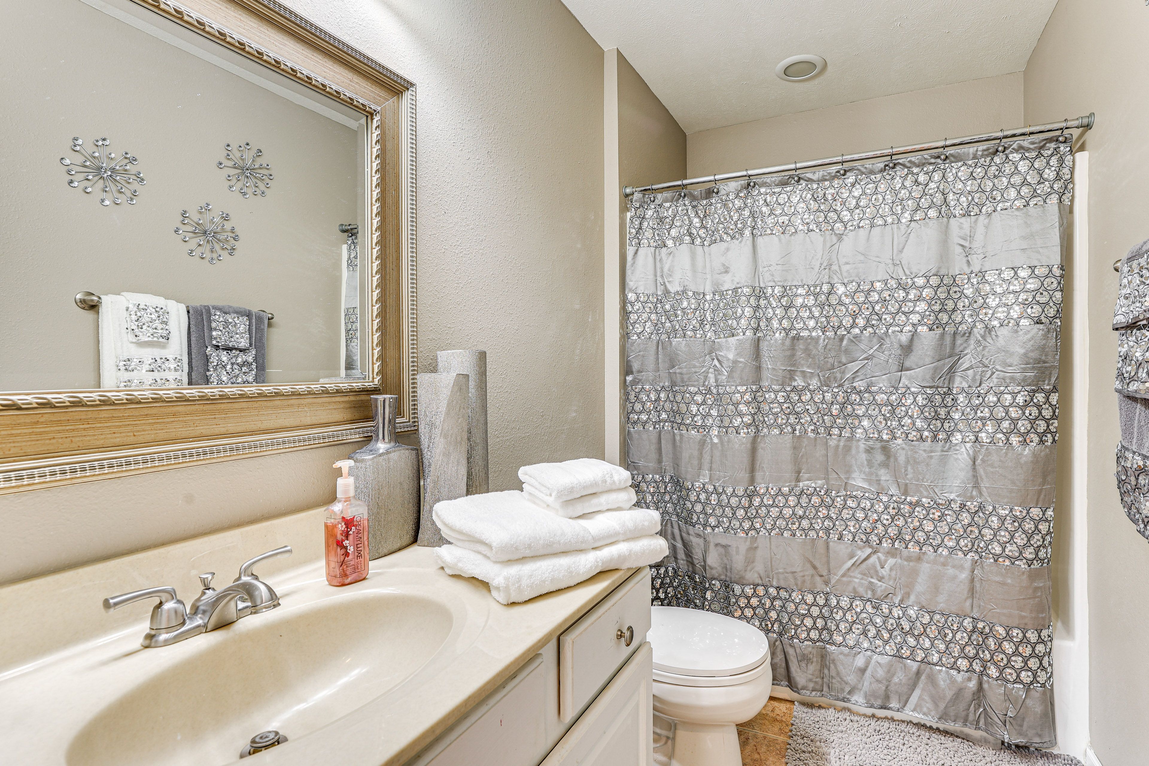 Full Bathroom | Main Level
