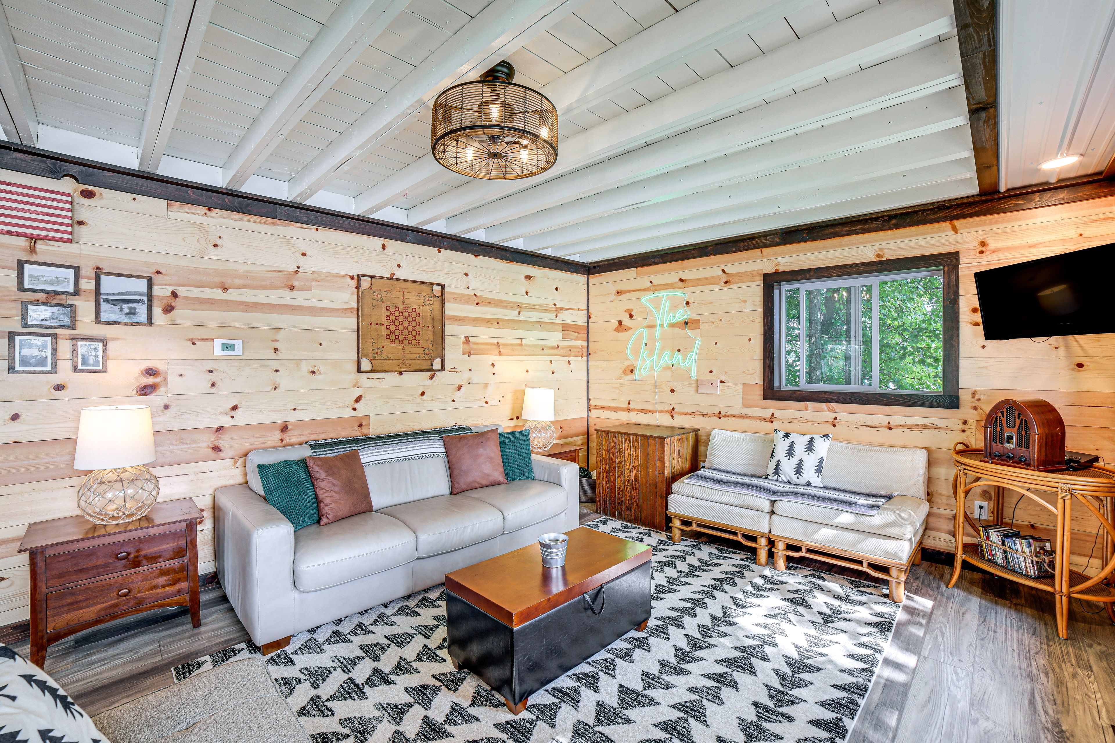 Living Room | Queen Sleeper Sofa