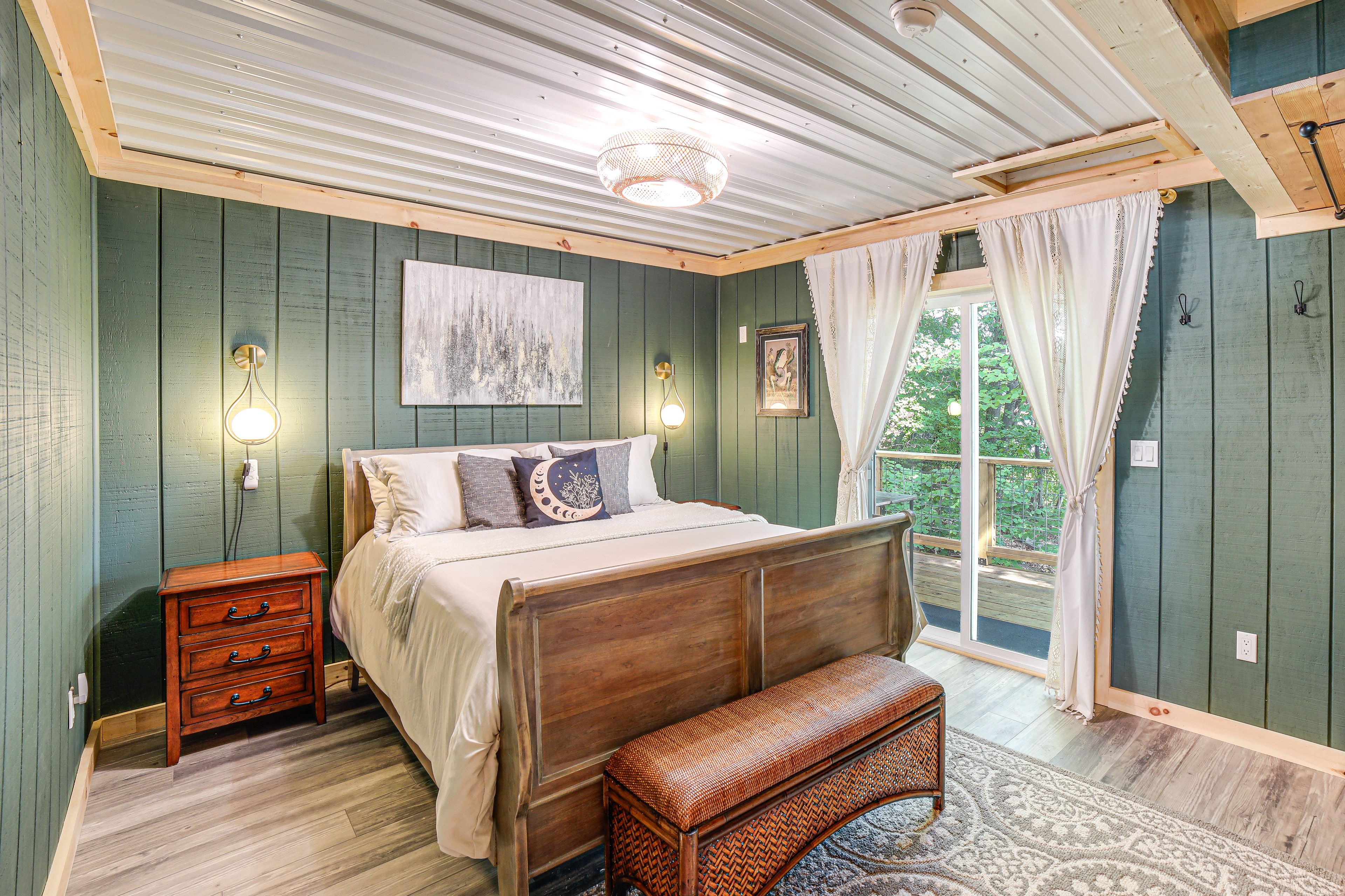 Bedroom | Queen Bed