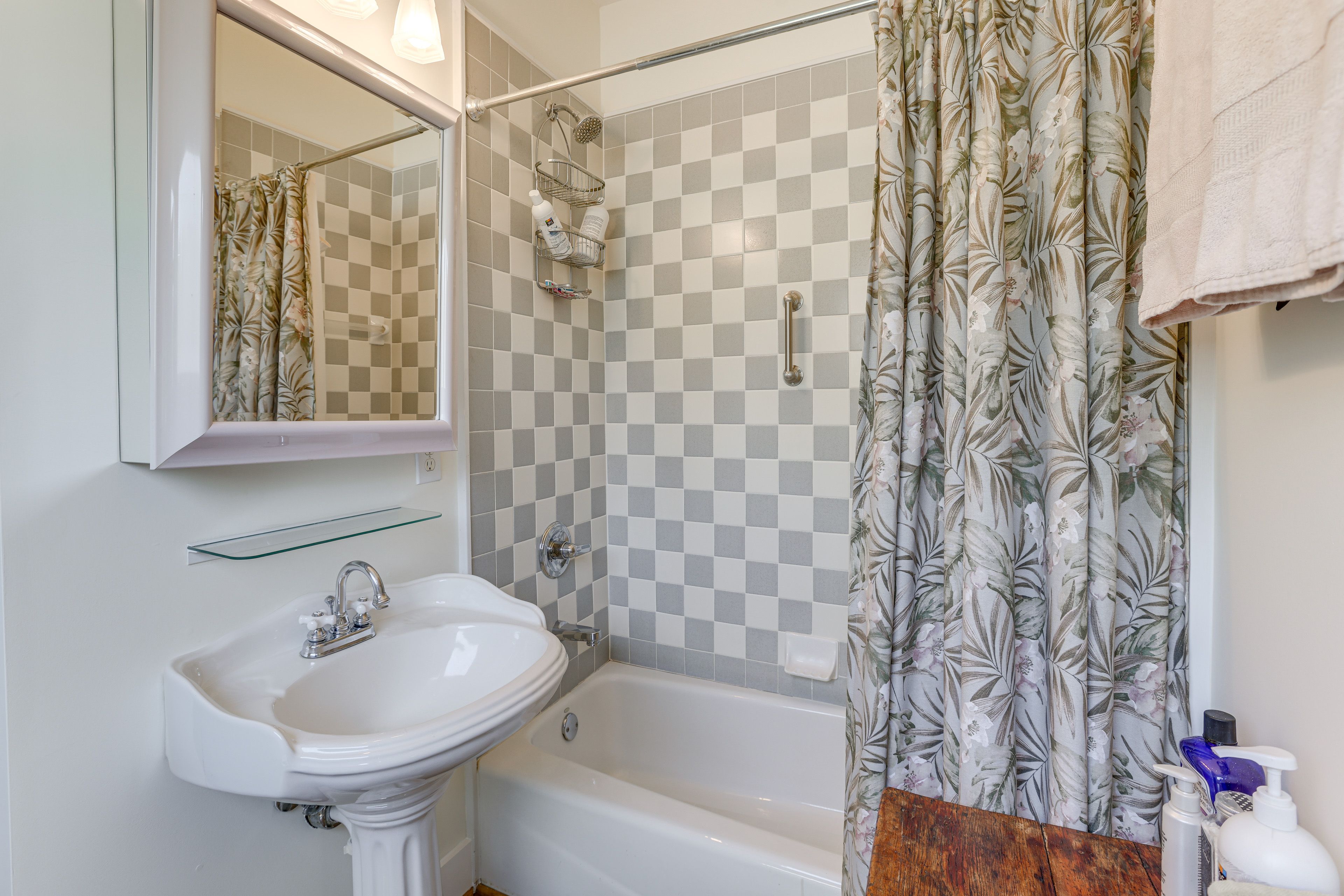 Full Bathroom | Main Floor