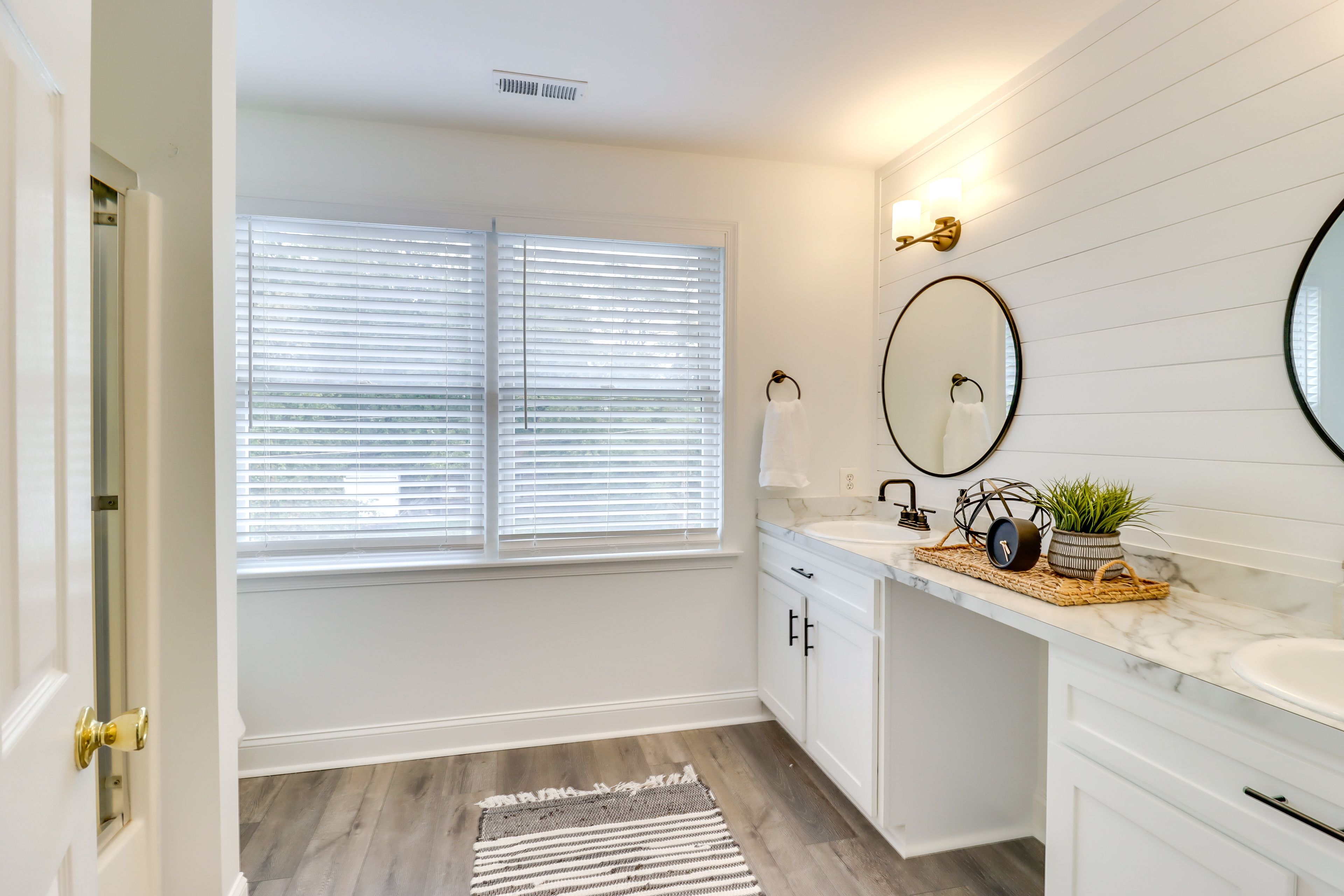 Full Bathroom | 2nd Floor
