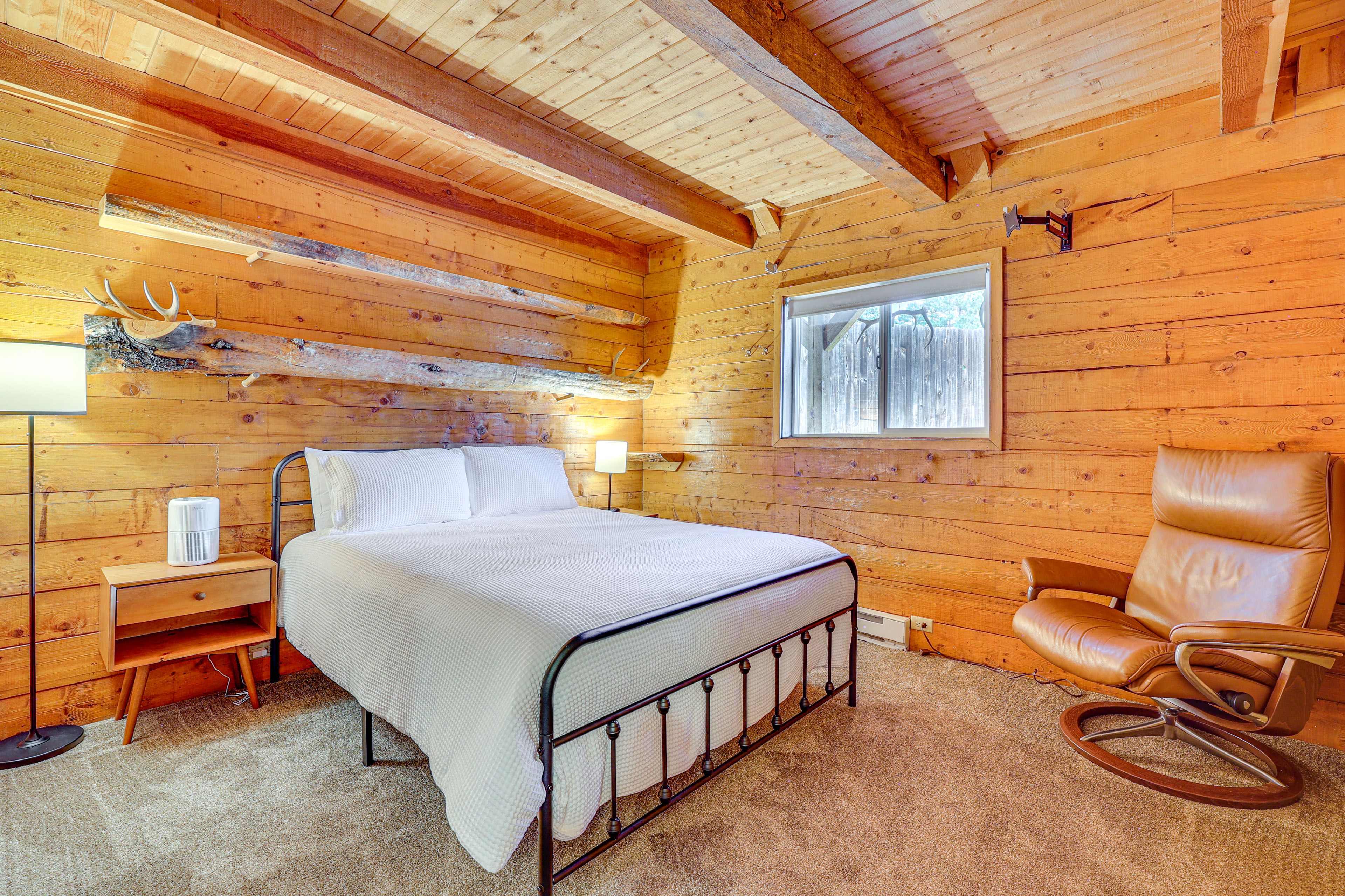 Bedroom 2 | Queen Bed | 1st Floor | Linens Provided