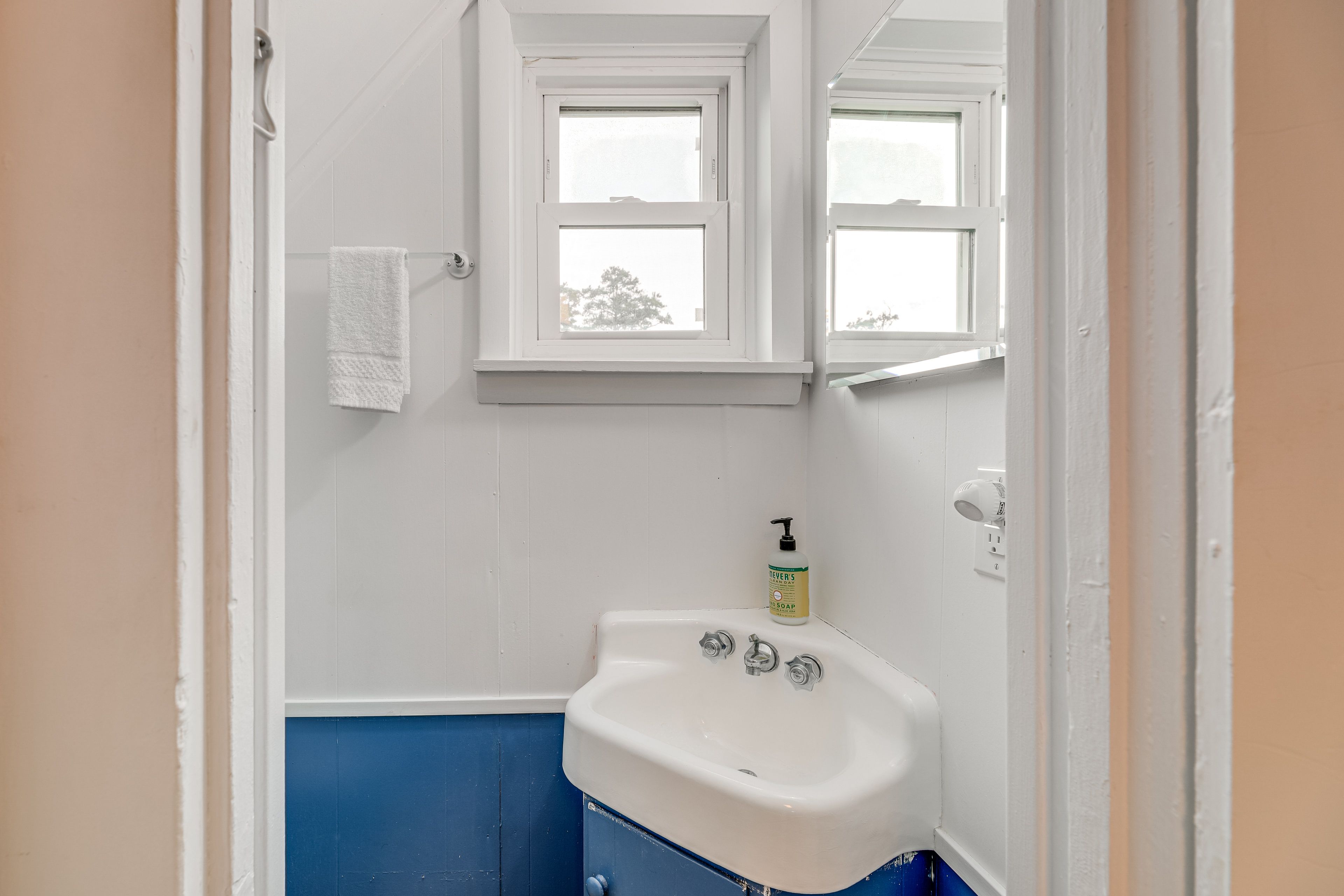 Half Bathroom | 1st Floor