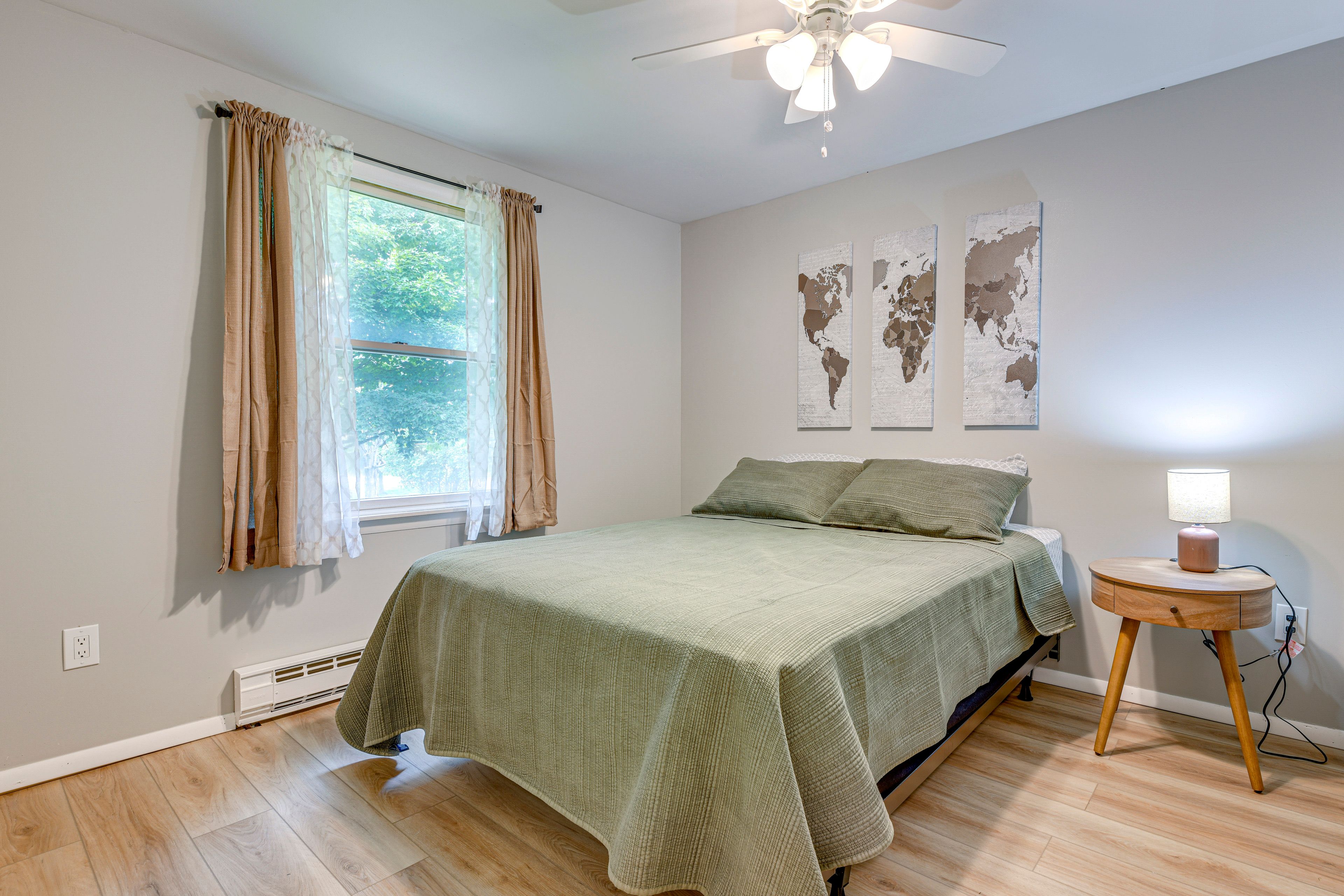 Bedroom 2 | Queen Bed | Upper Floor