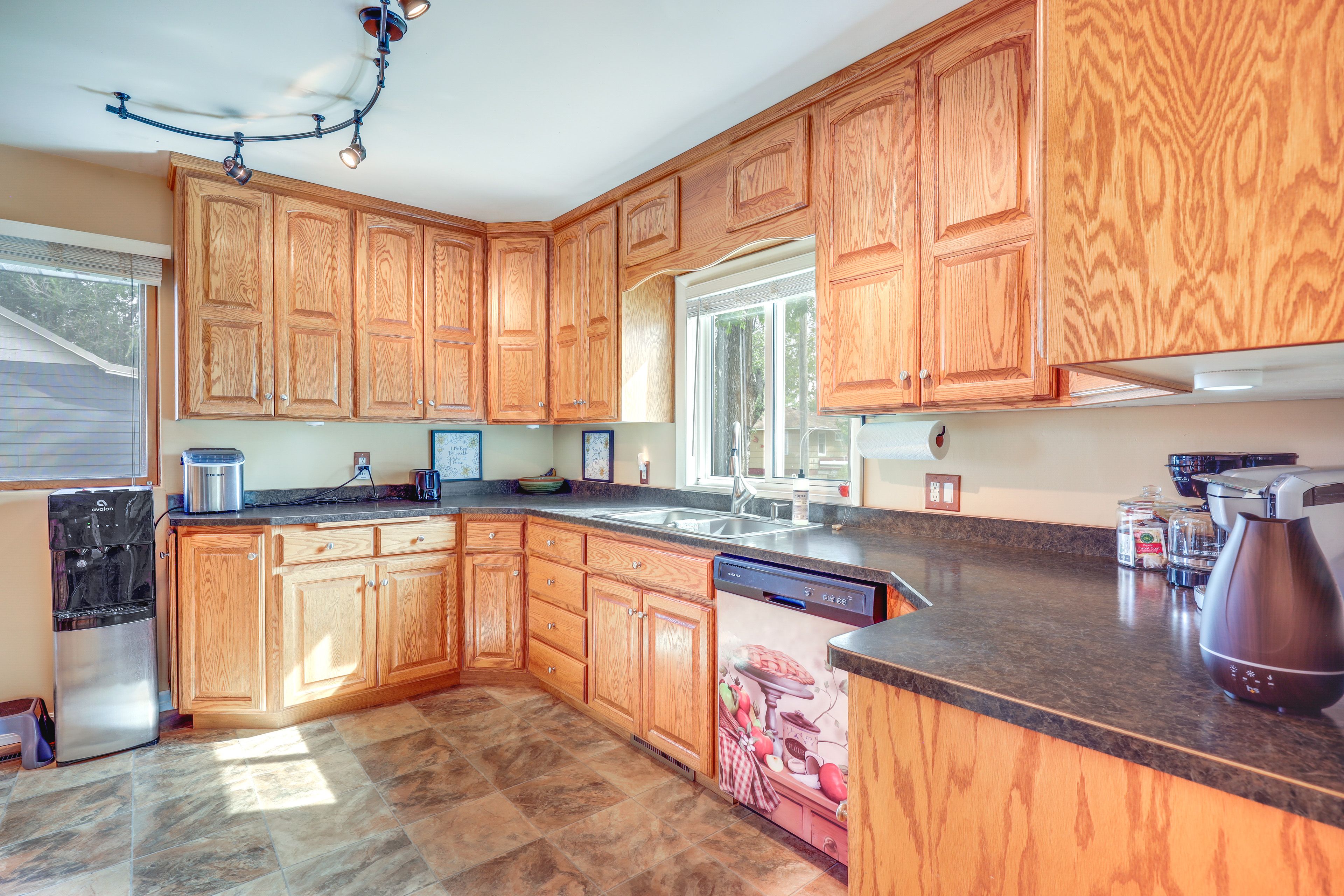 Kitchen | Trash Bags/Paper Towels | Main Floor