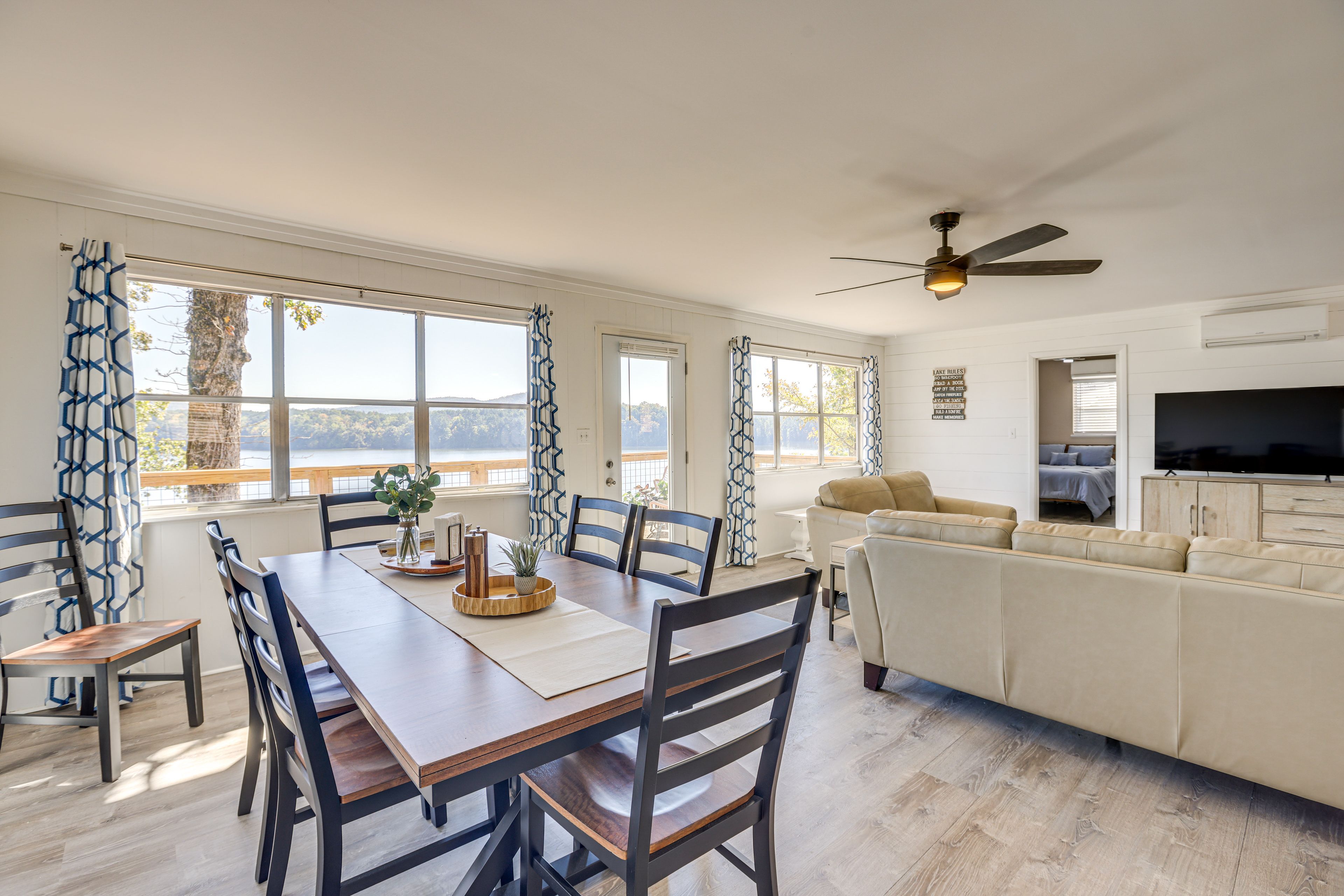 Dining Area | Dishware/Flatware Provided