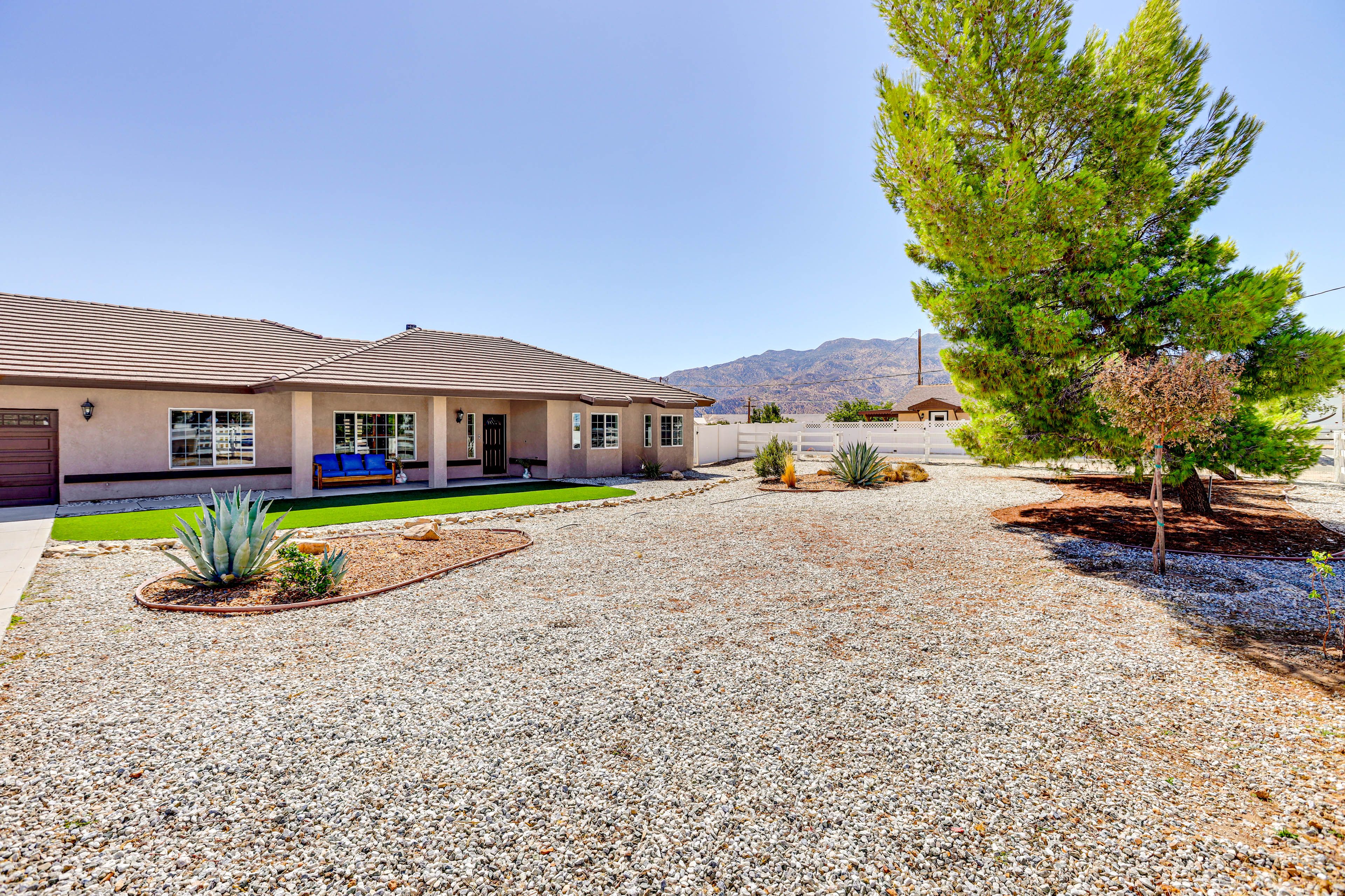 Exterior | Driveway Parking (4 Vehicles) | RV/Trailer Parking