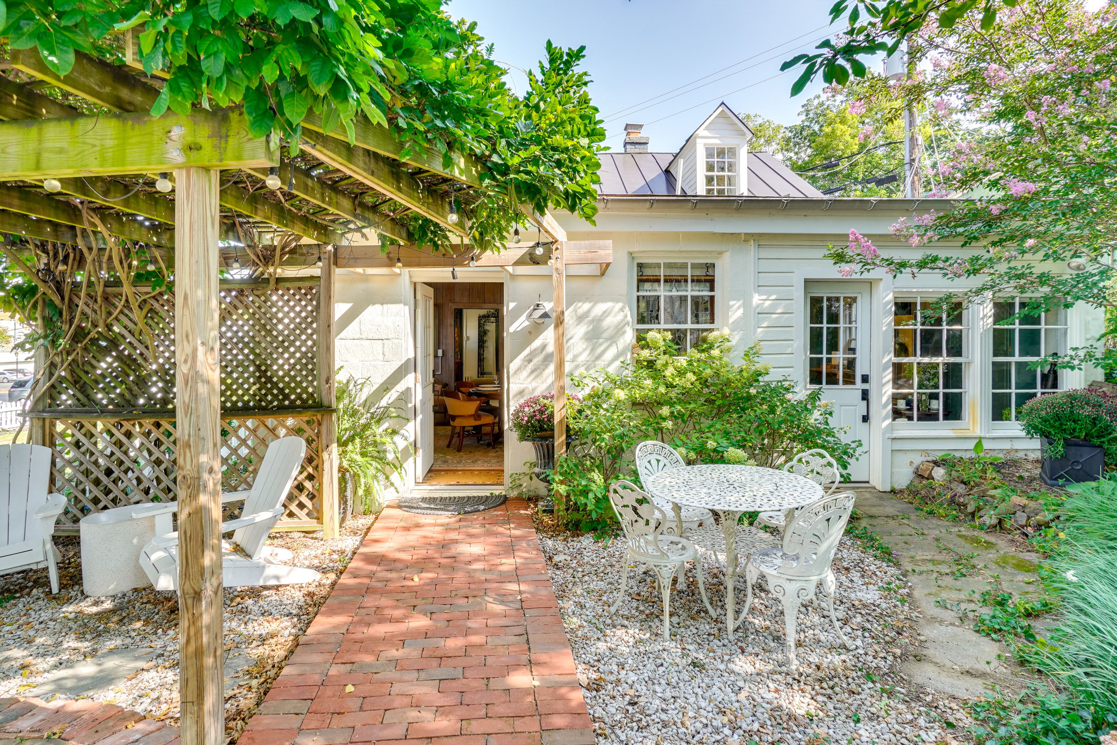 Furnished Patio & Garden