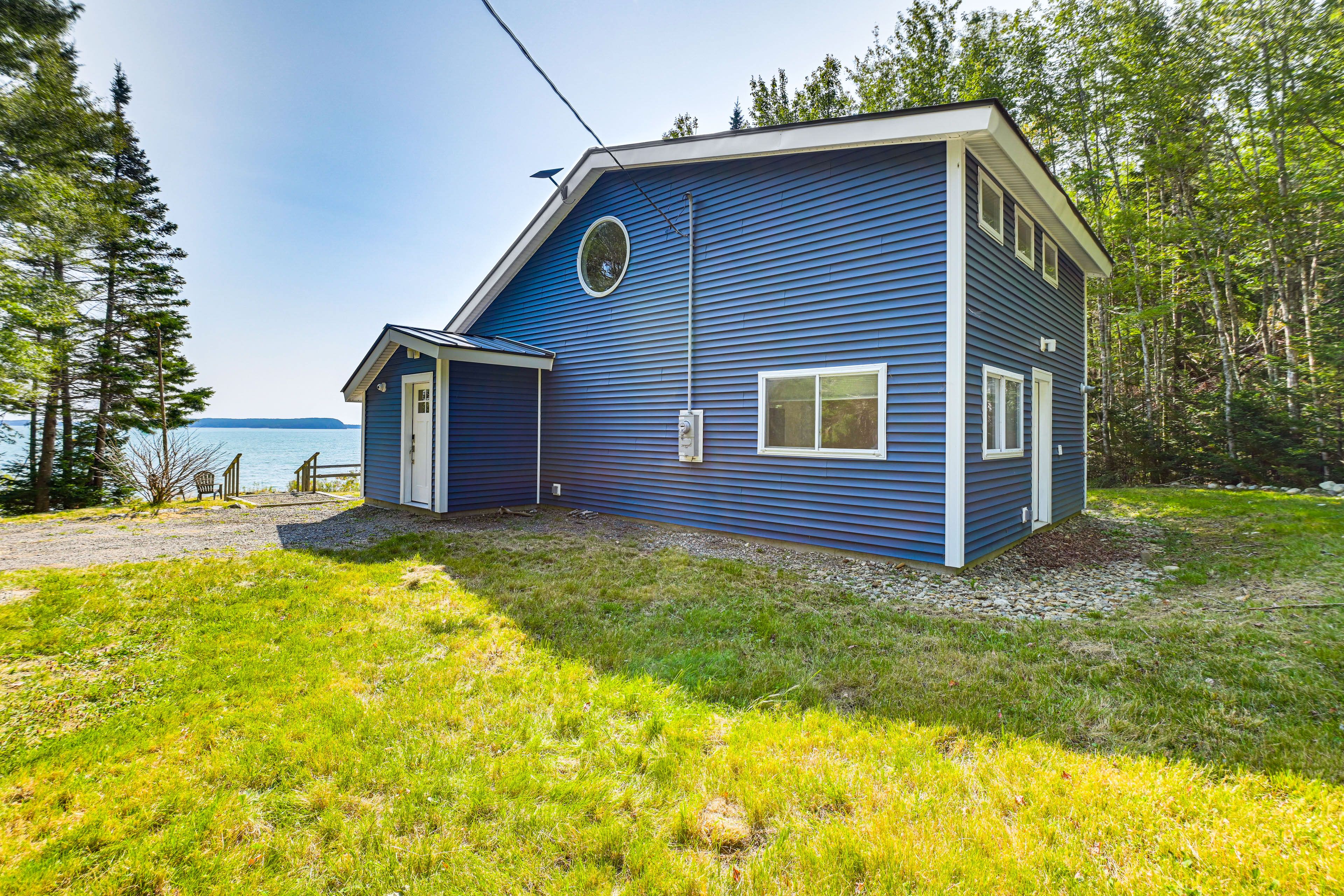 Home Exterior | Parking | Driveway (3 Vehicles)