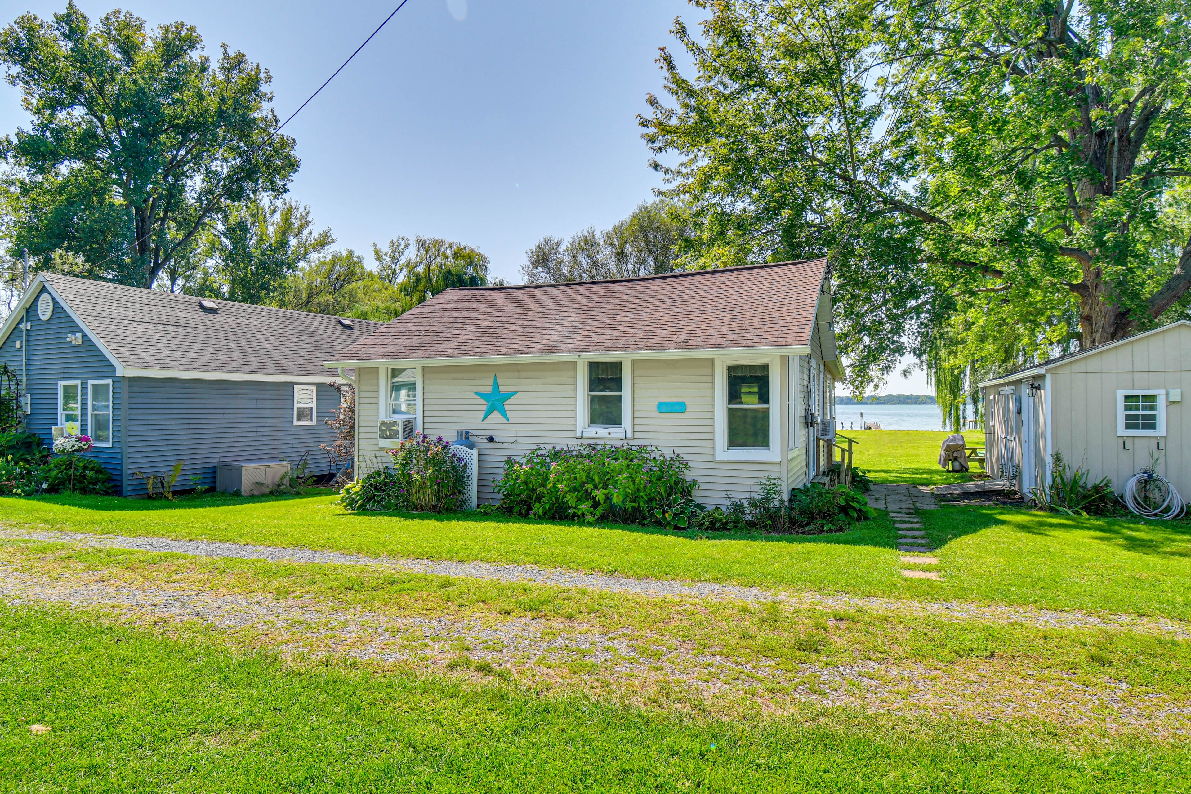 Front Yard | Driveway (2 Vehicles)