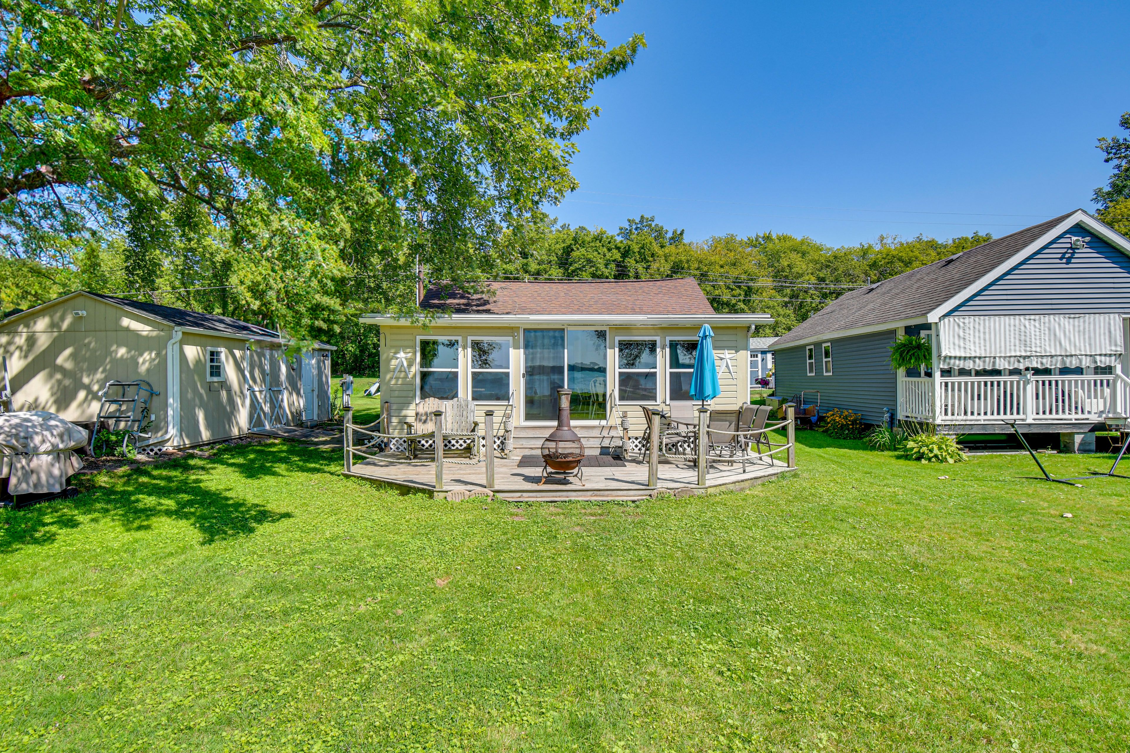 Deck | Outdoor Dining Area