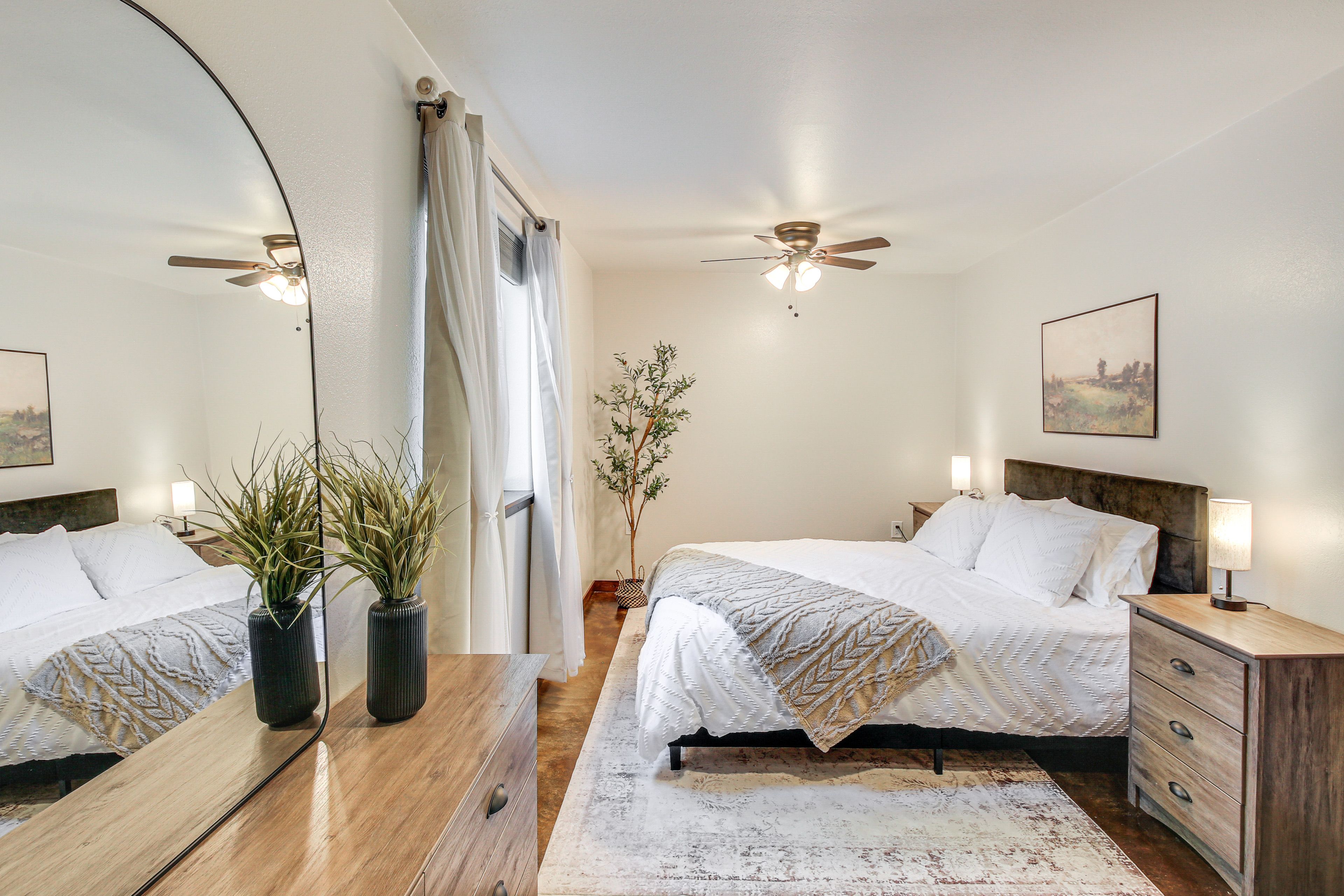 Bedroom | Queen Bed | Twin Rollaway Bed | Linens Provided