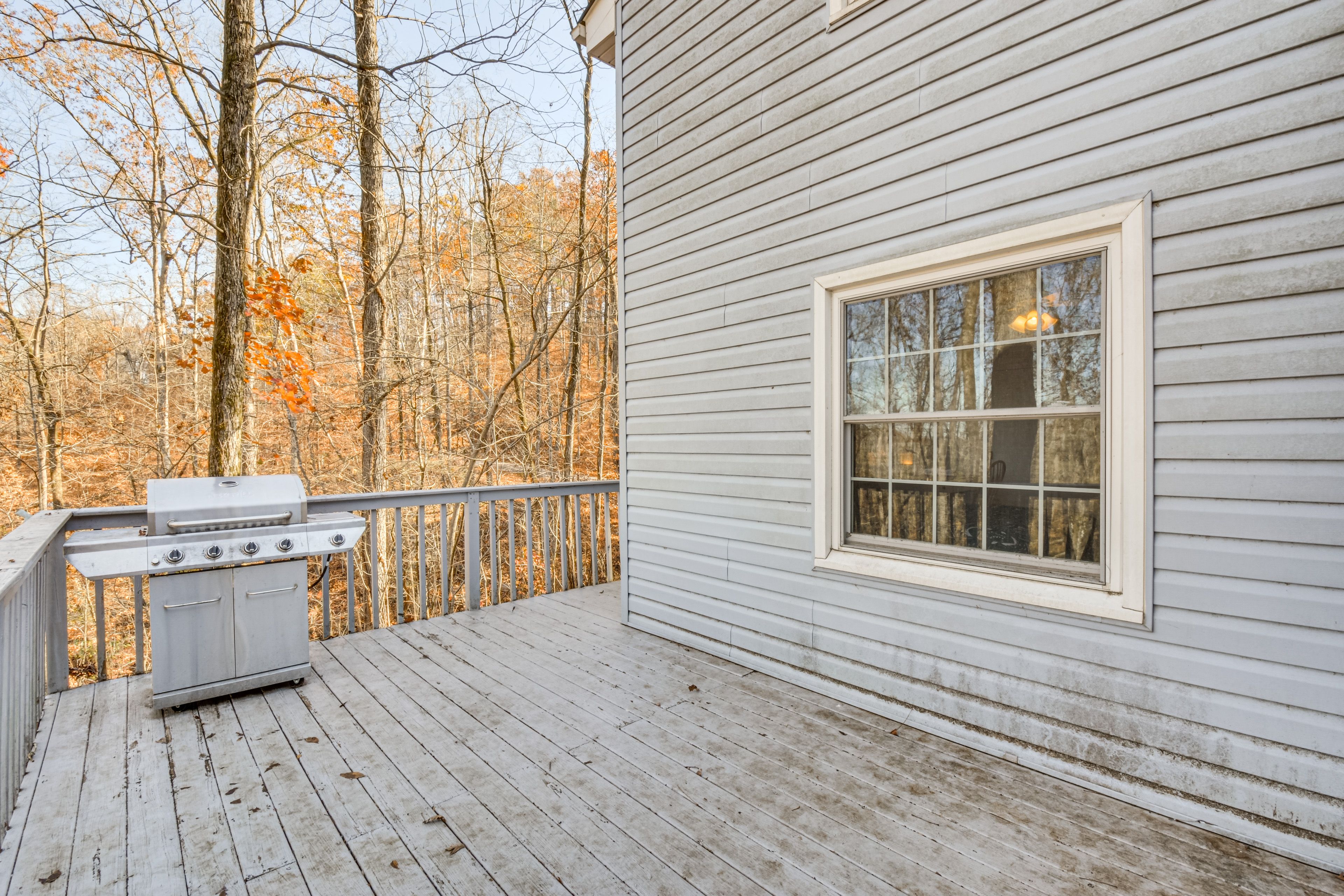 Deck | Gas Grill (Propane Not Provided)
