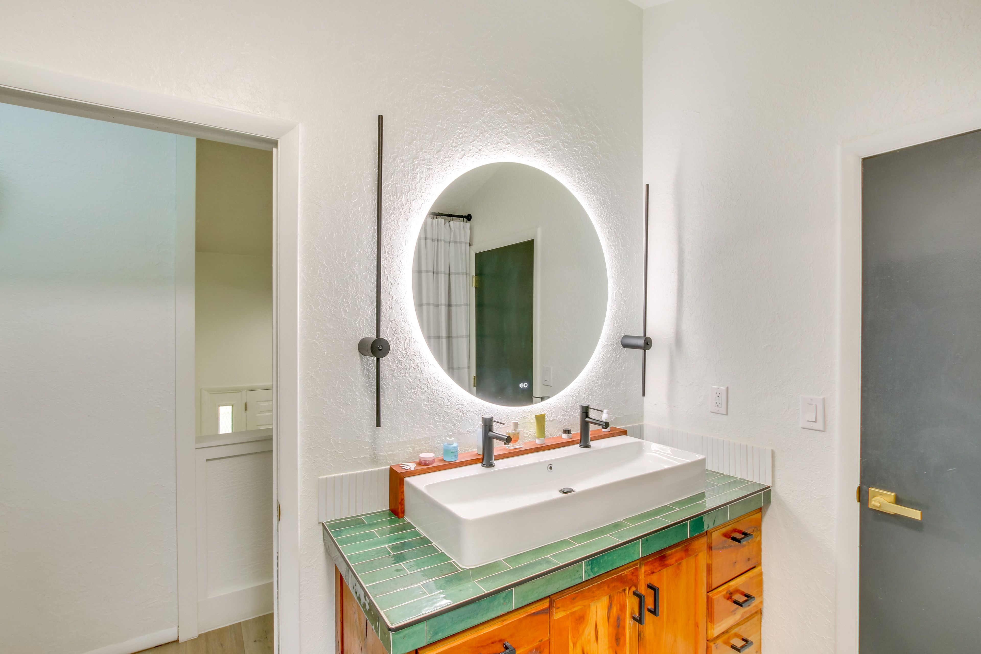 En-Suite Bathroom | 2nd Floor