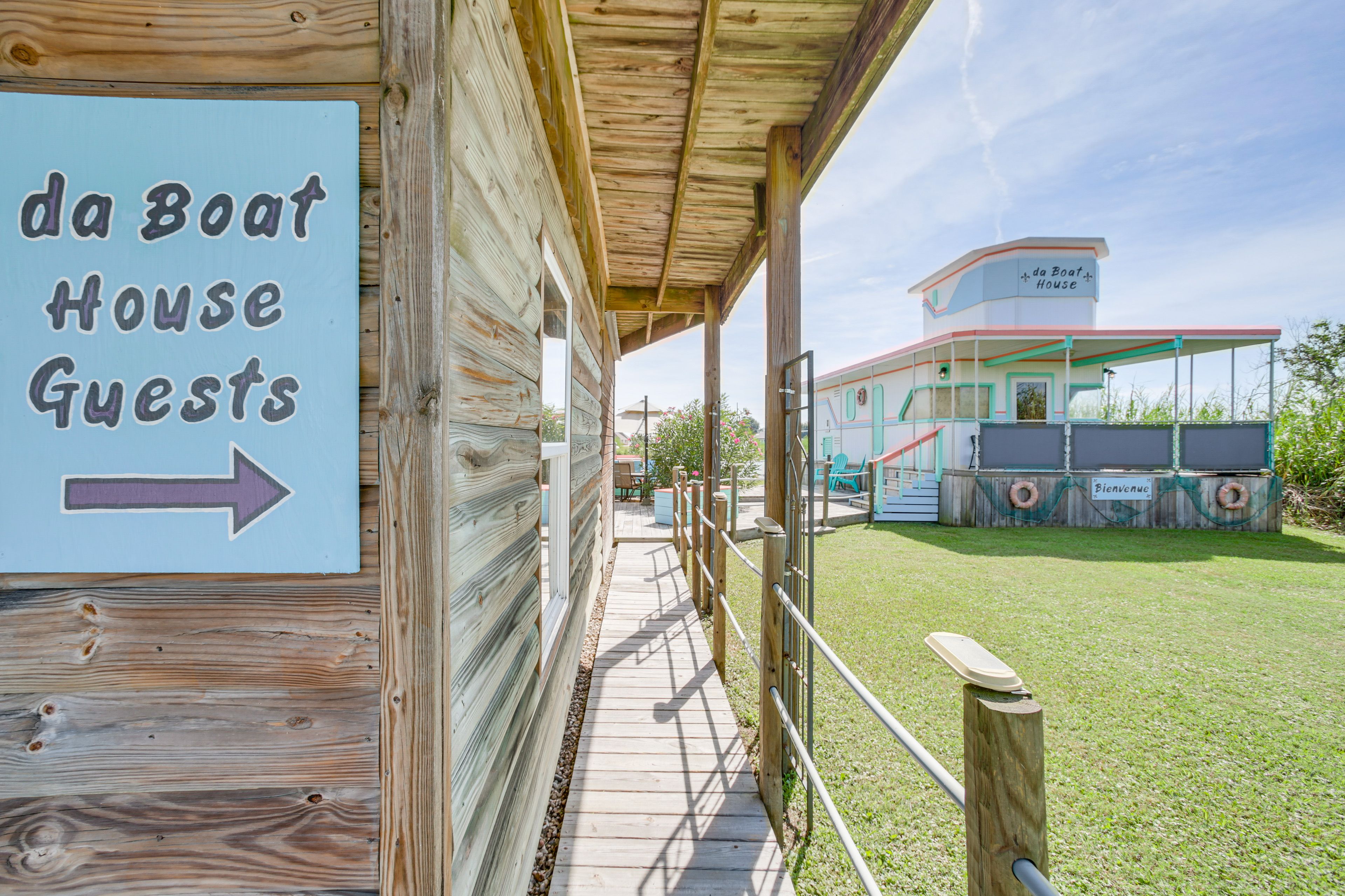 Signage to Boat House
