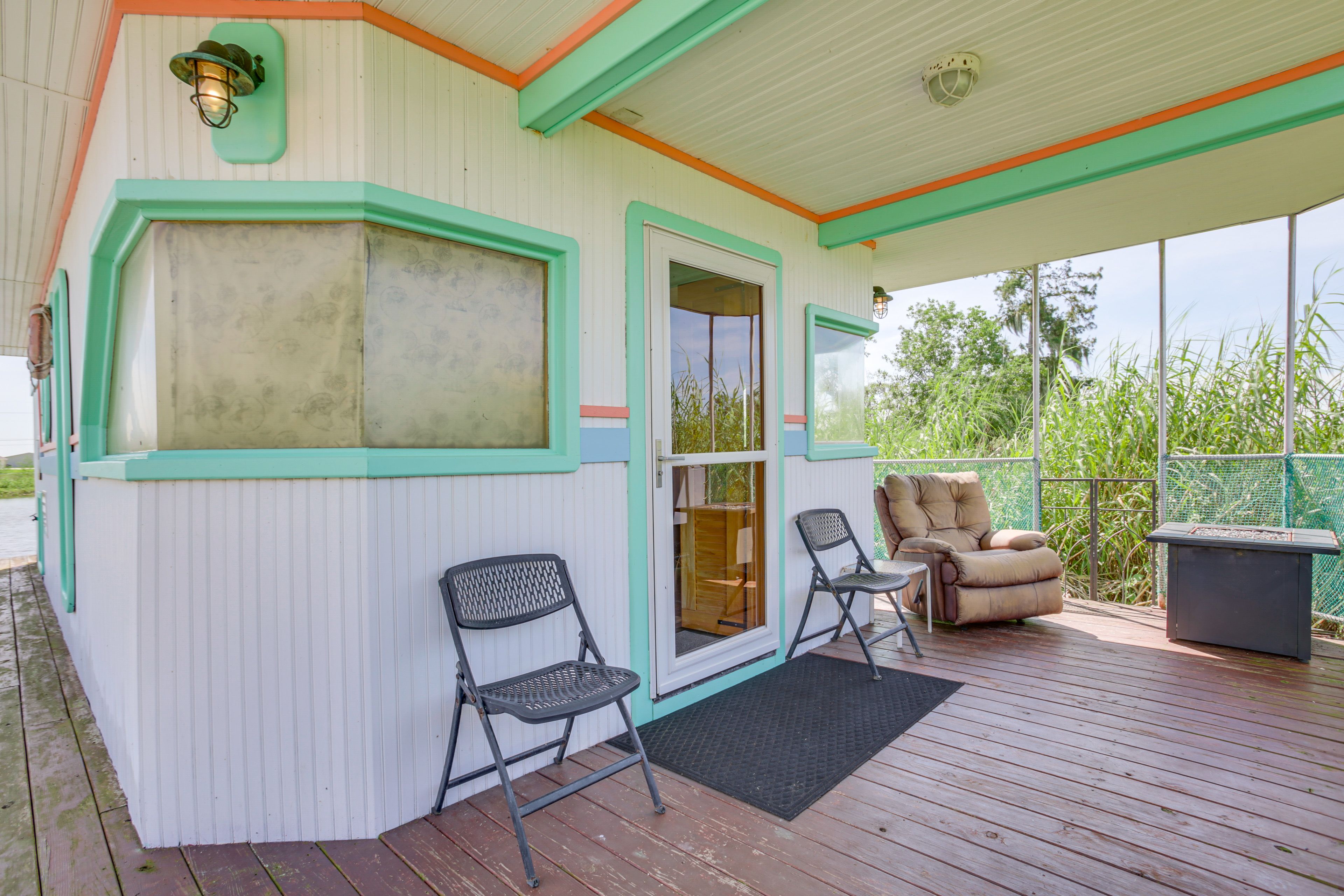 Private Deck | Gas Fire Pit