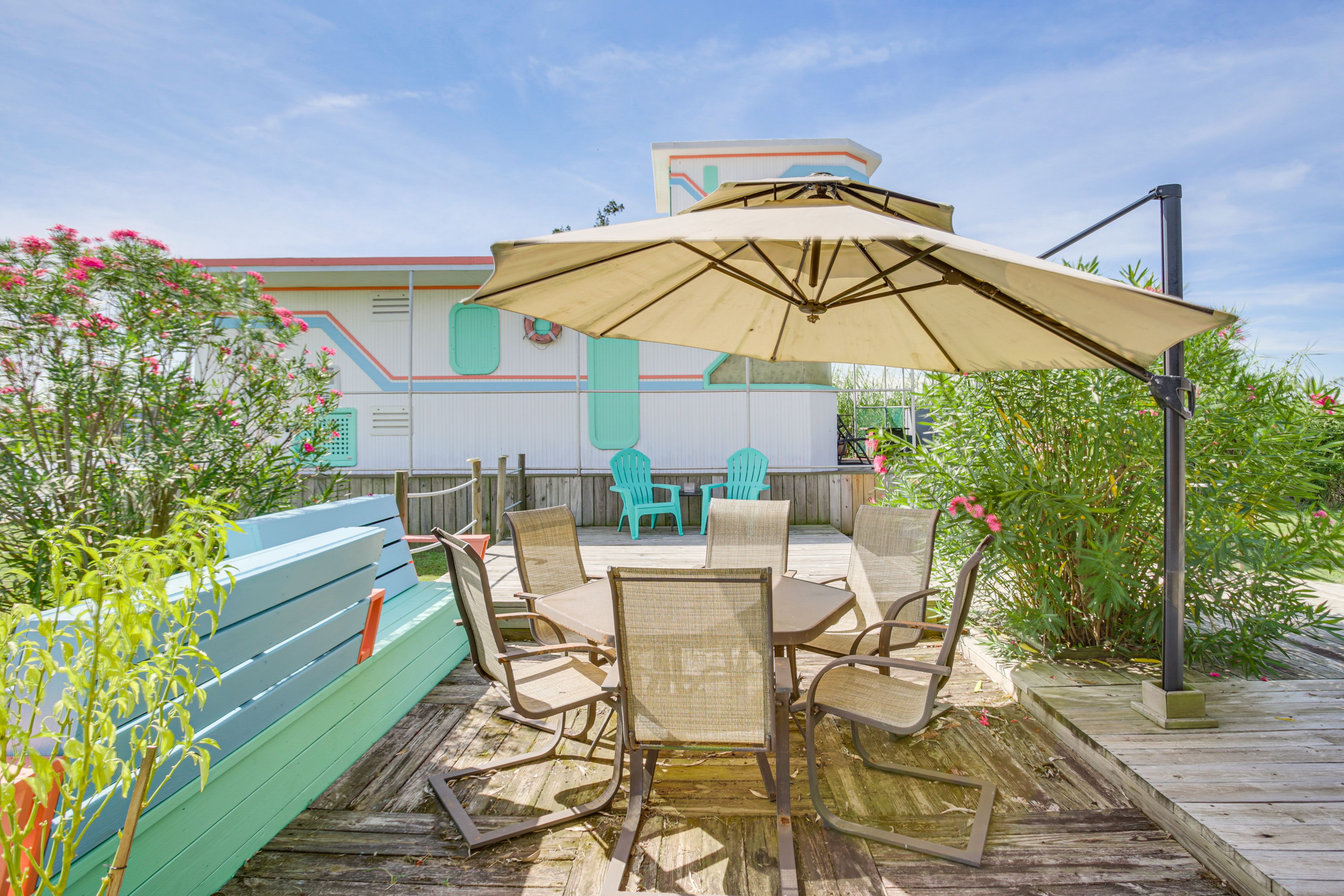 Furnished Deck | Outdoor Dining