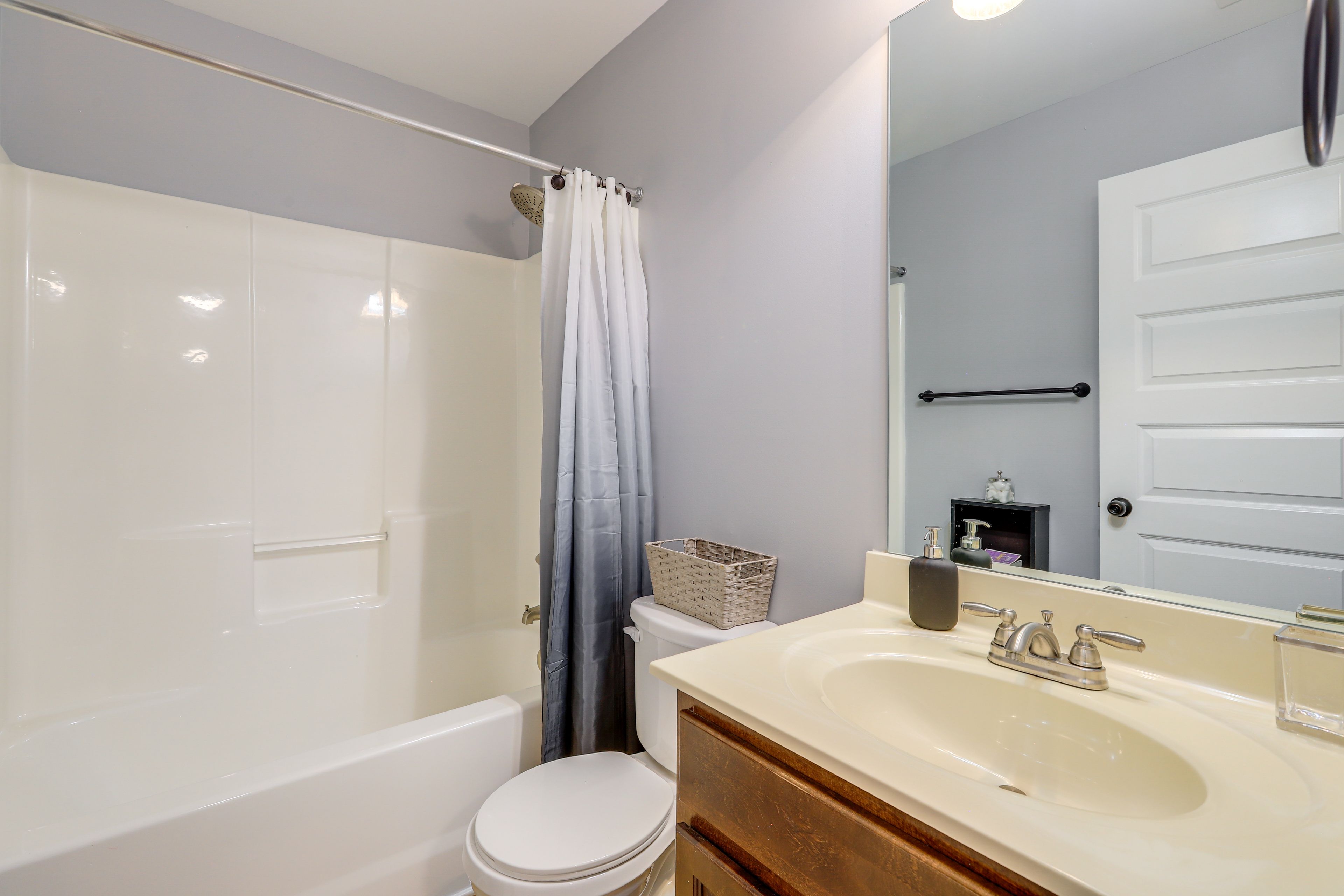 Full Bathroom | 2nd Floor