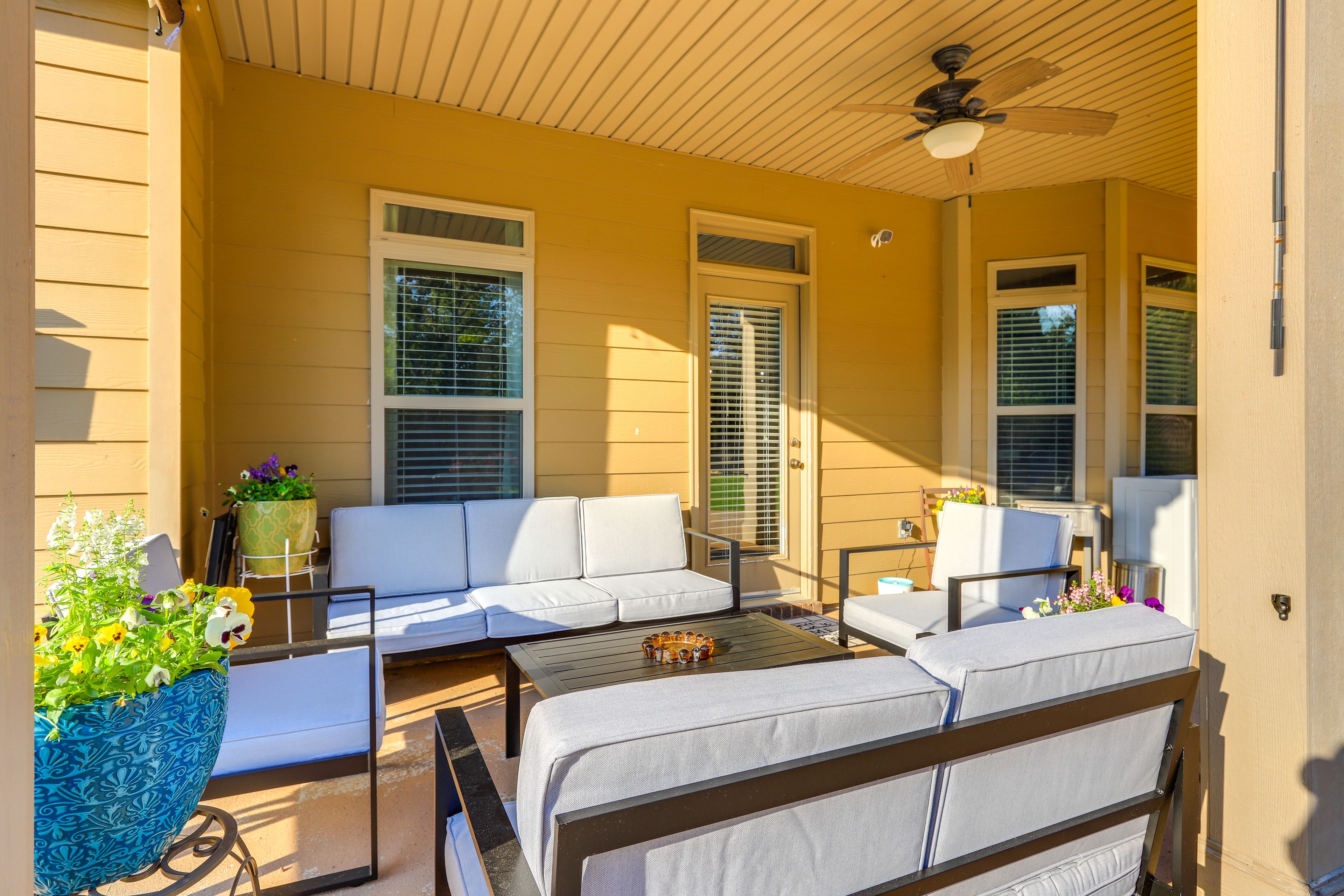 Covered Patio | Charcoal Grill