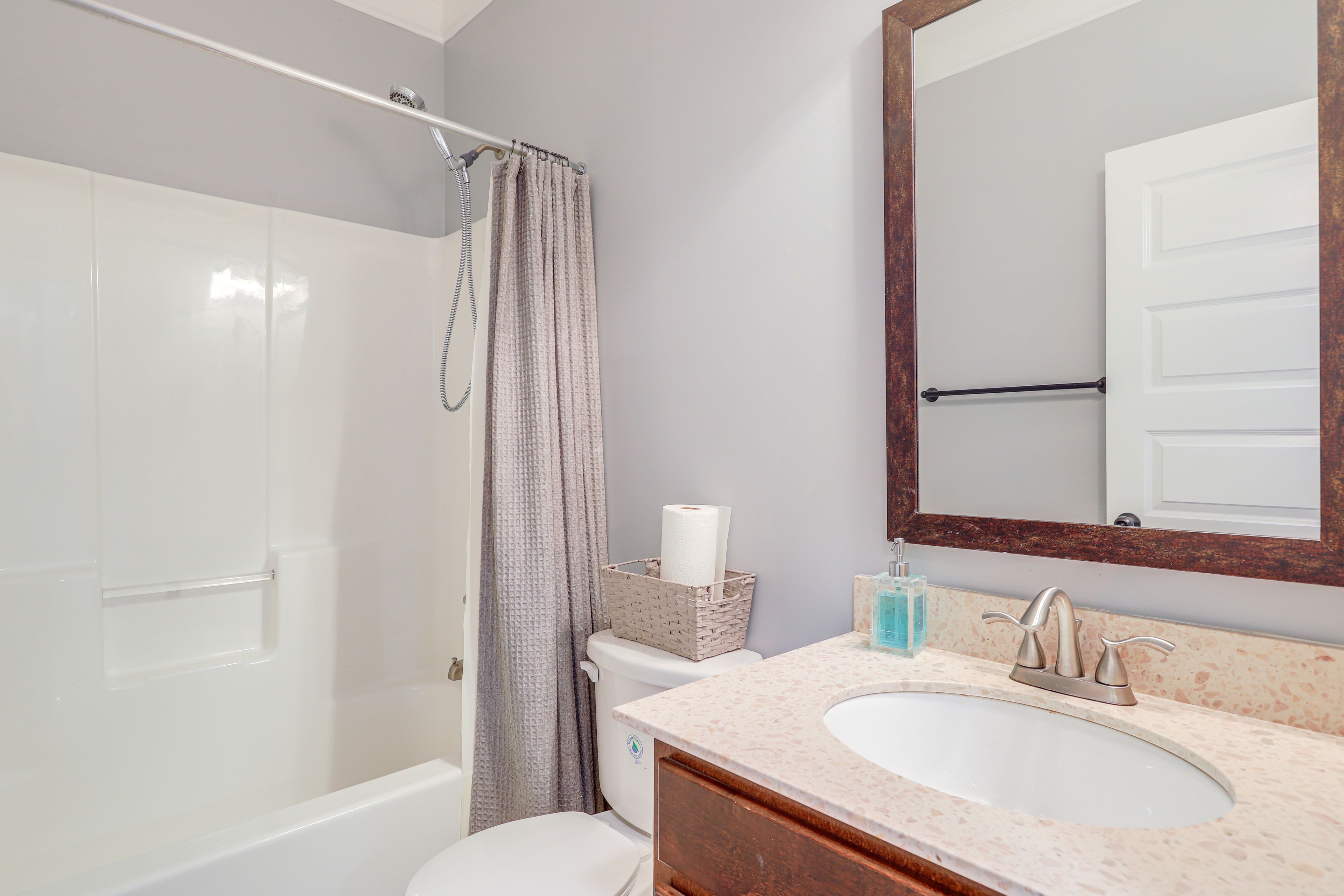 Full Bathroom | 1st Floor