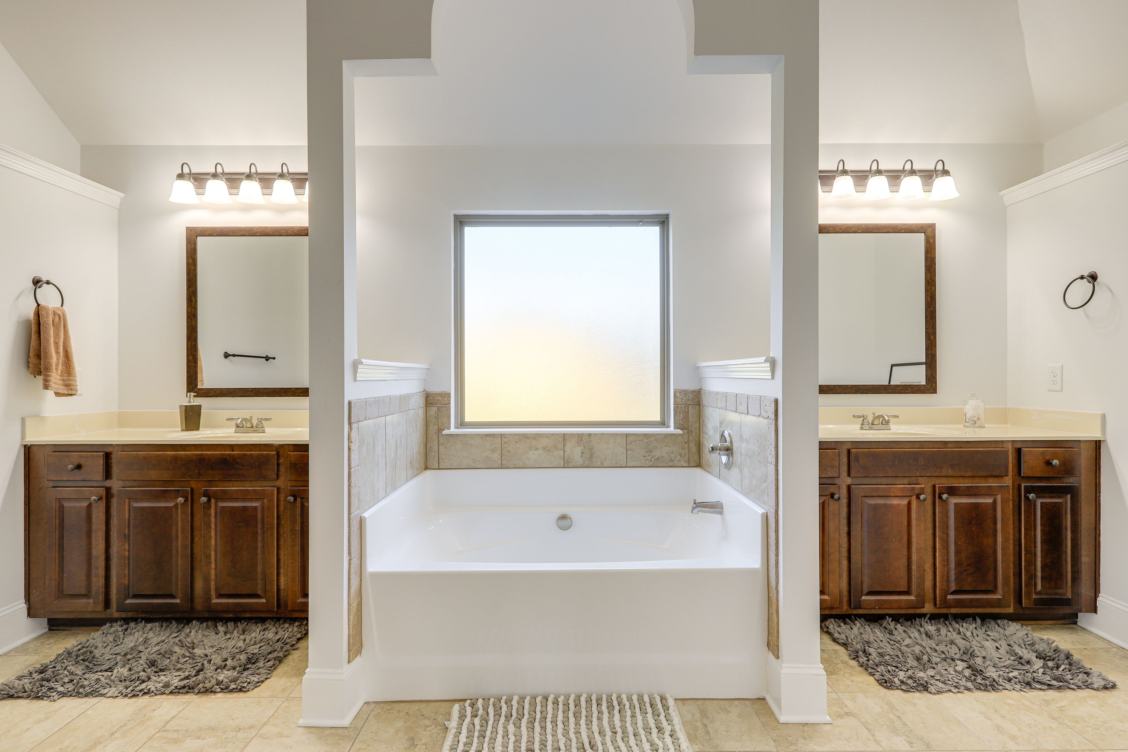 En-Suite Bathroom | 2nd Floor | Walk-In Closet | Complimentary Toiletries
