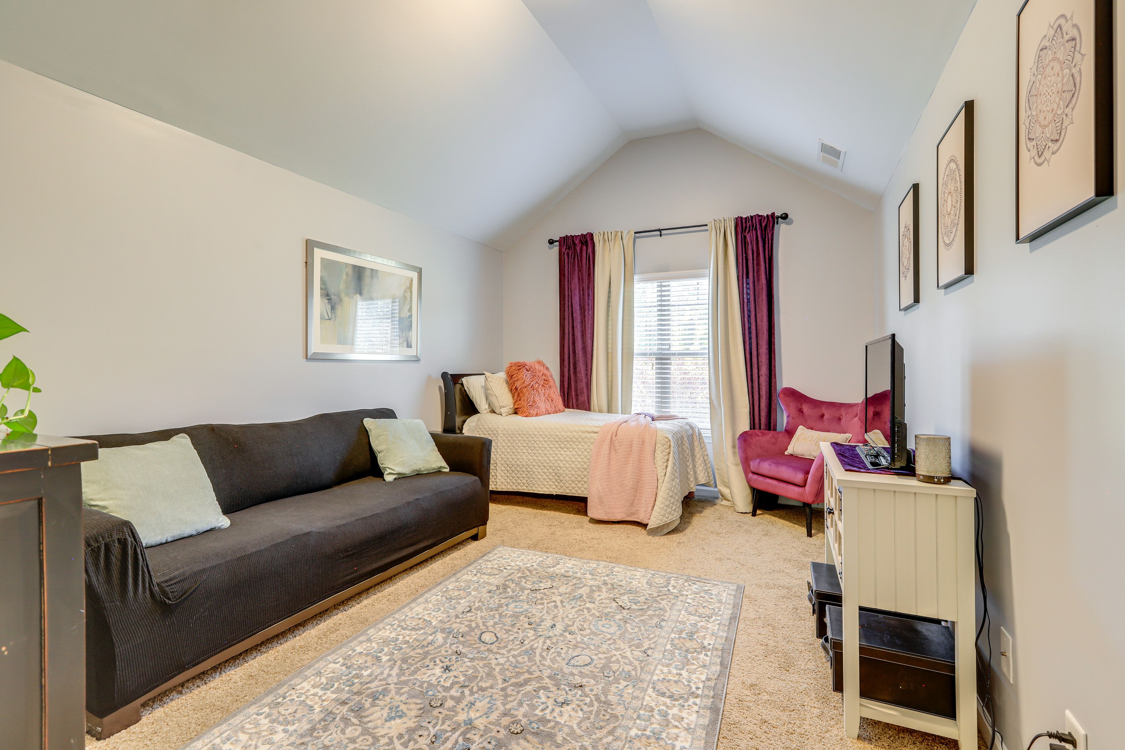 Bedroom 4 | 2nd Floor | Twin Bed | Smart TV