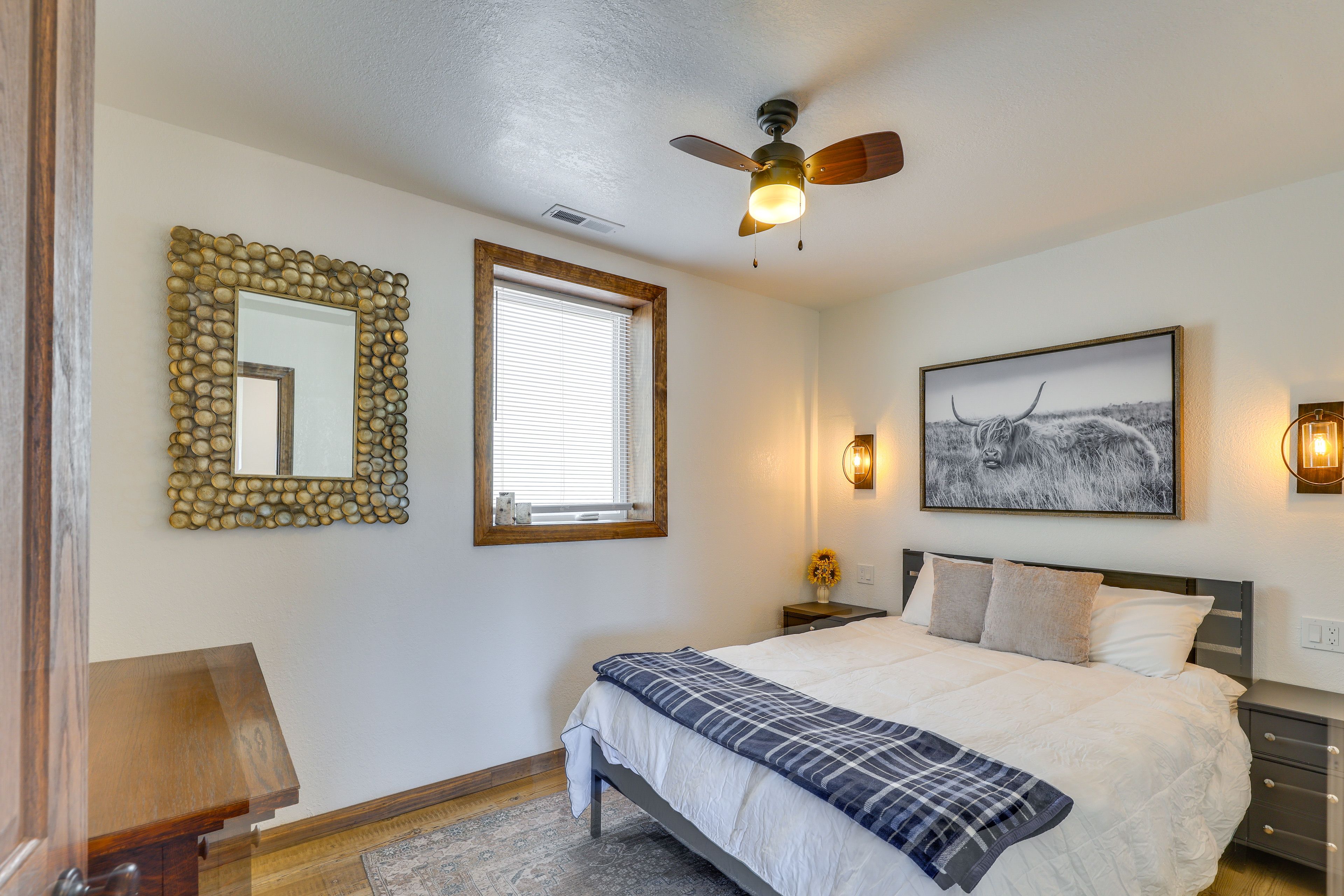 Bedroom 2 | Queen Bed