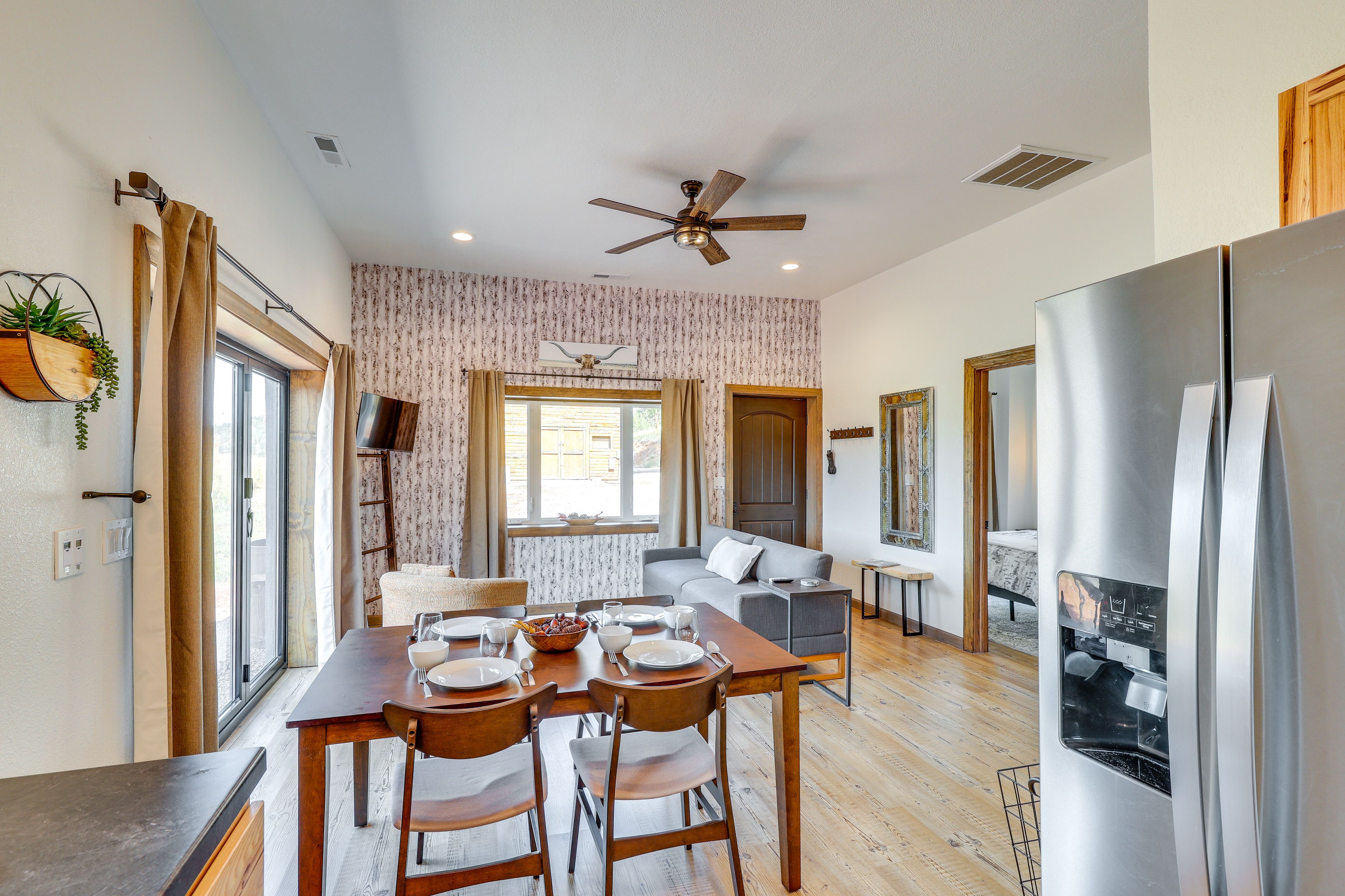 Dining Area | Dishware & Flatware Provided