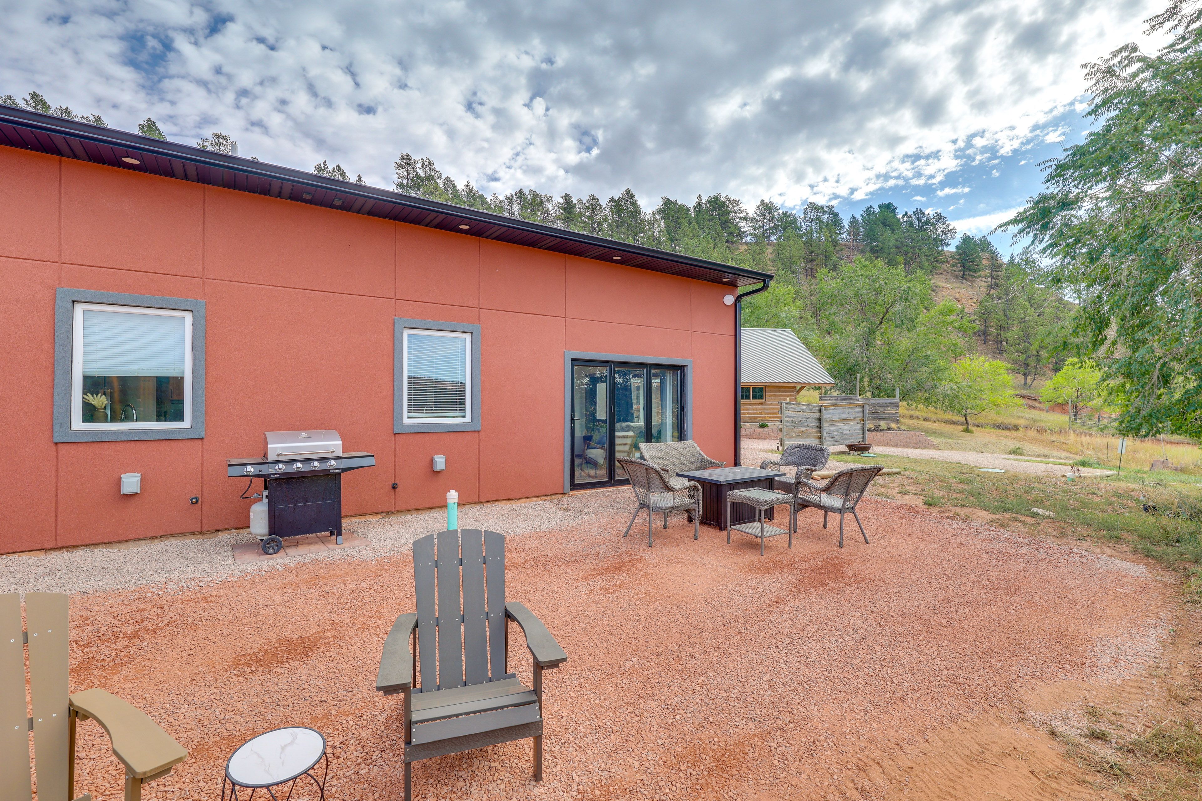 Furnished Yard | Fire Pit | Gas Grill