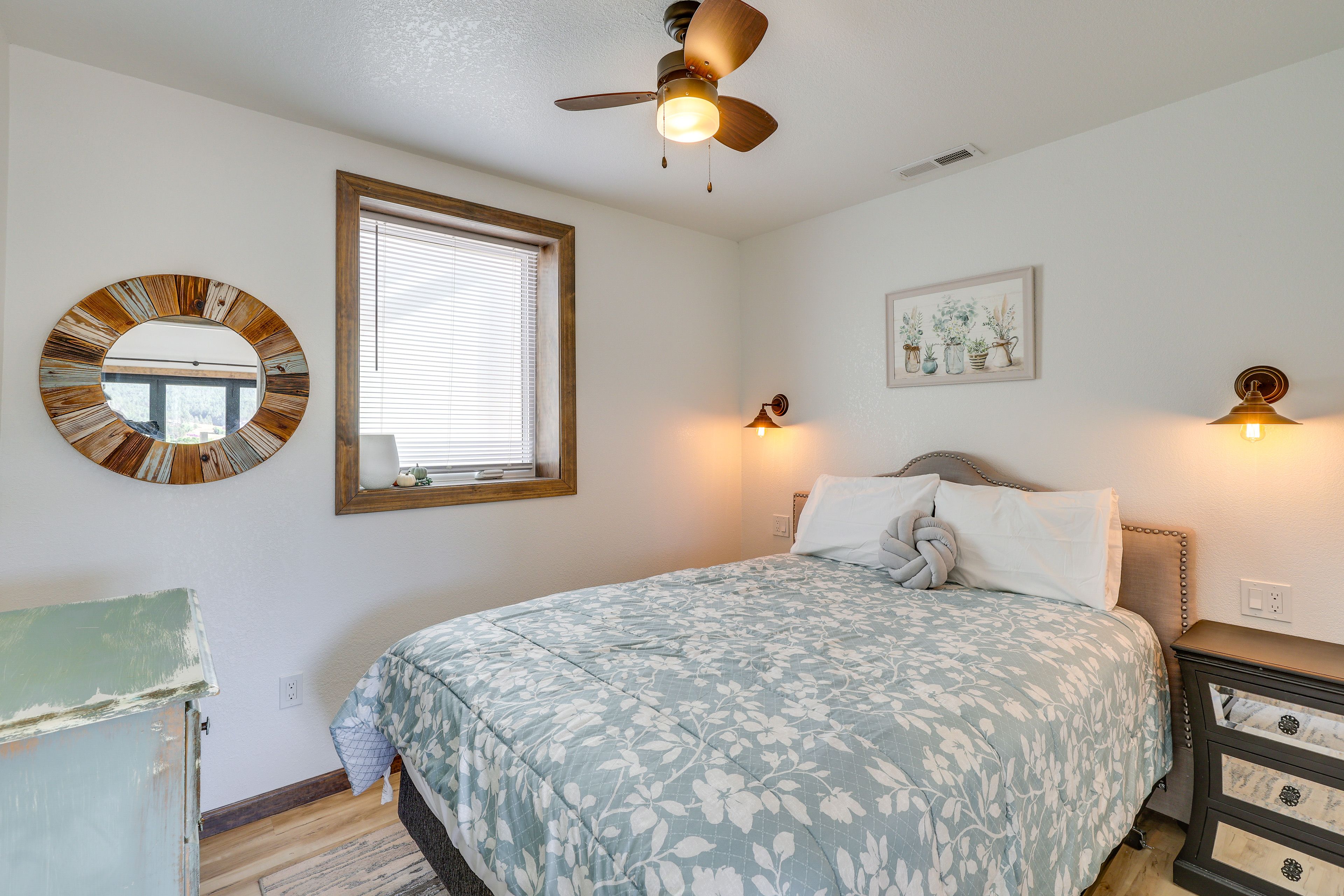 Bedroom 2 | Queen Bed