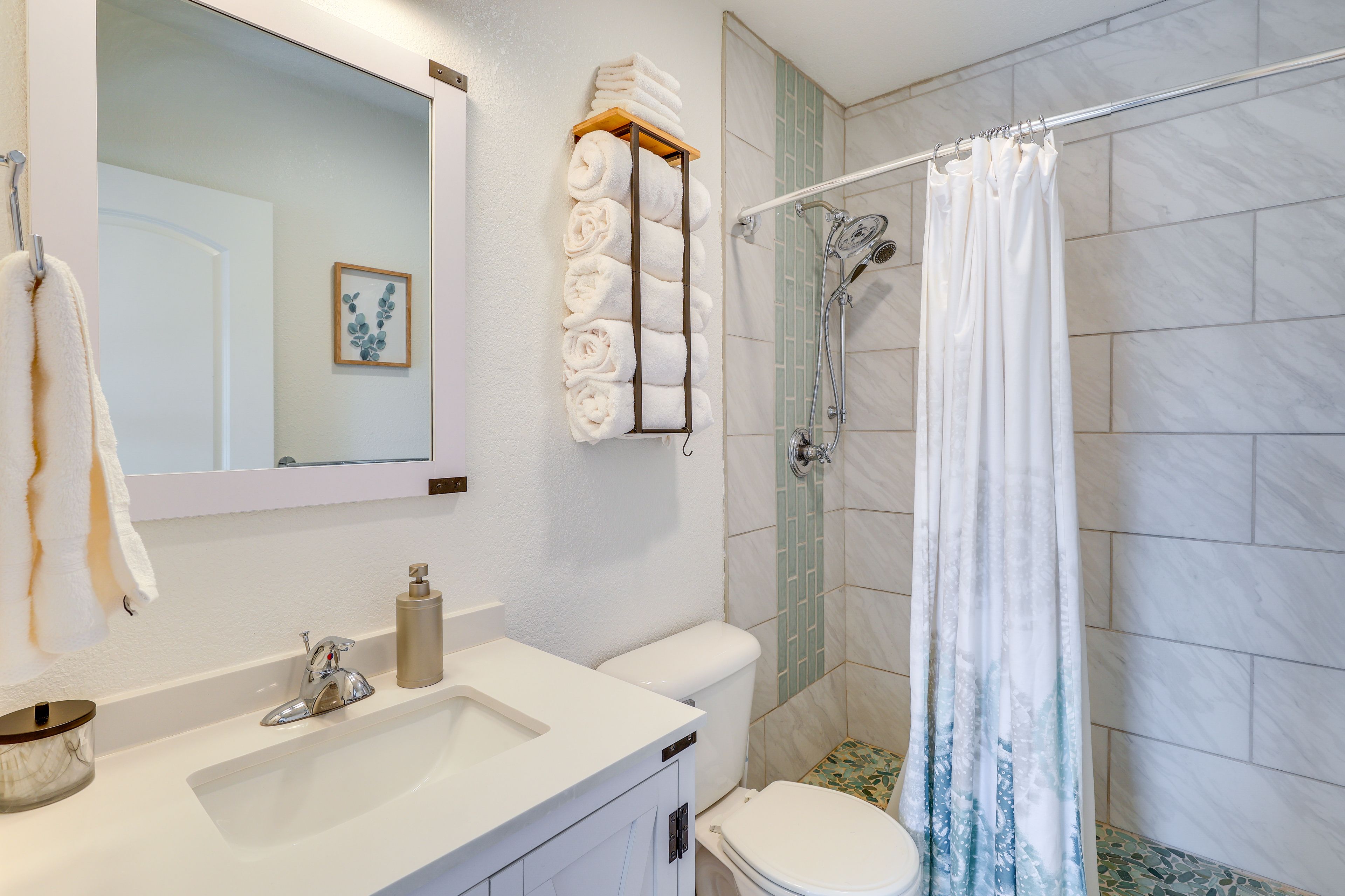 Full Bathroom | Complimentary Toiletries