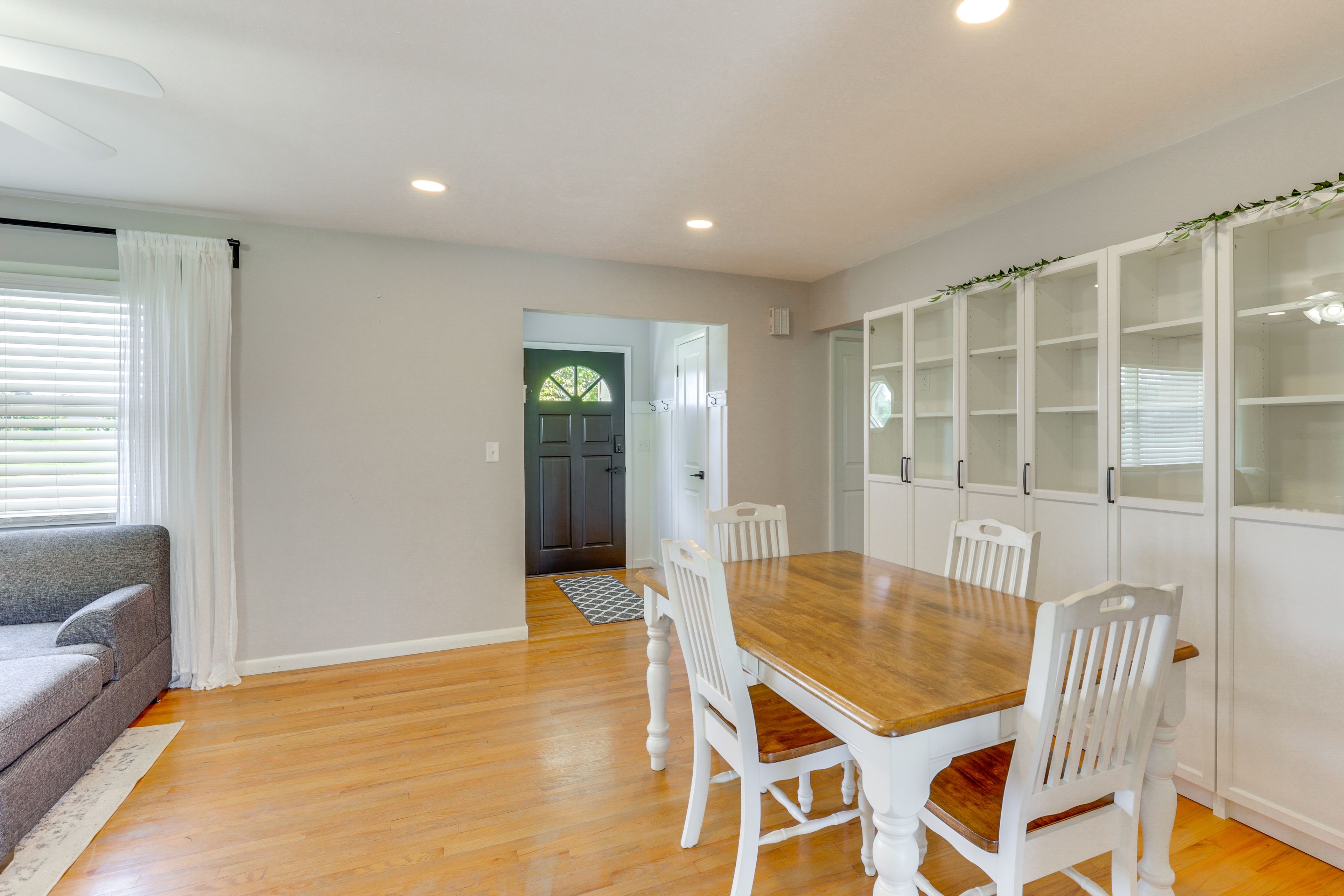 Dining Area | Dishware/Flatware Provided | Main Floor