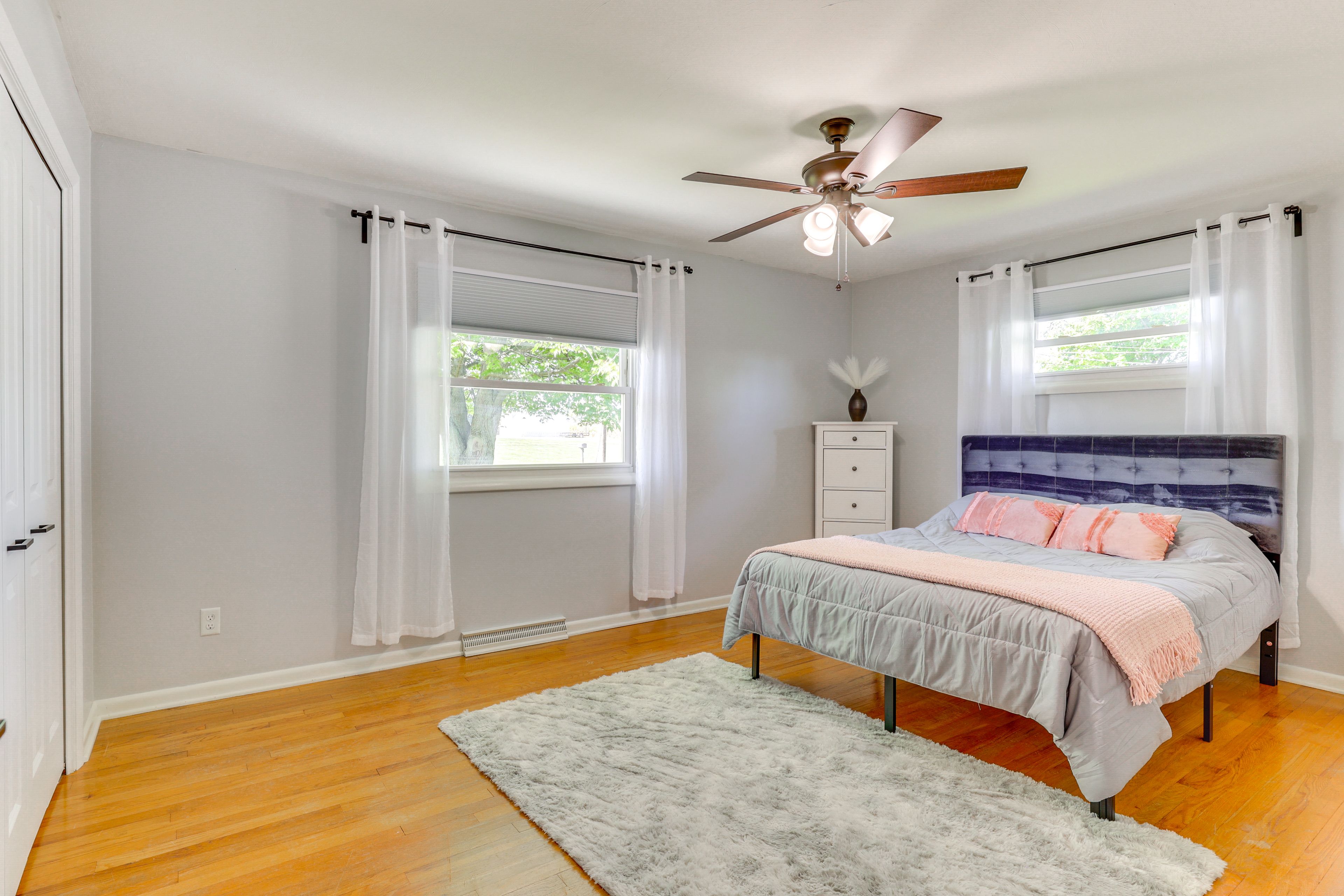 Bedroom 1 | Queen | Linens Provided | Main Floor