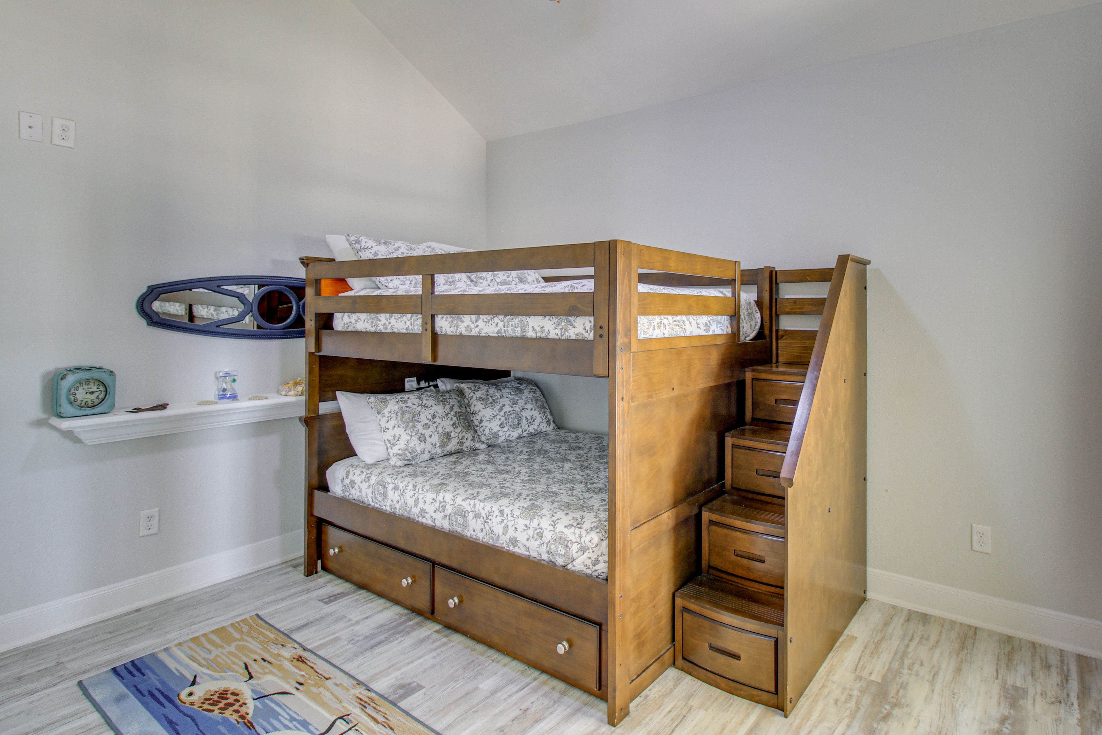 Bedroom 2 | Full Bunk Bed w/ Twin Trundle