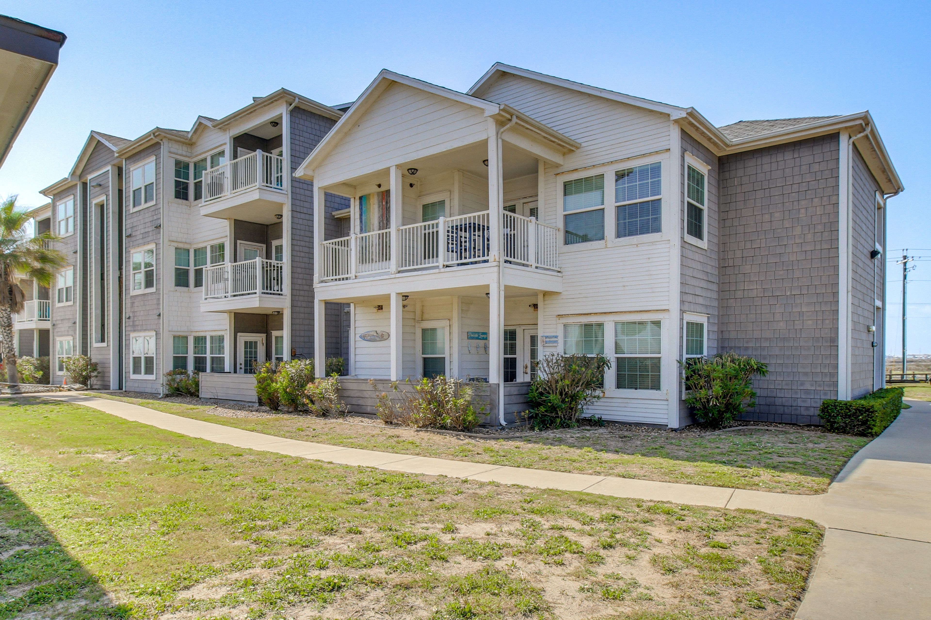 Parking | Community Lot (3 Vehicles)