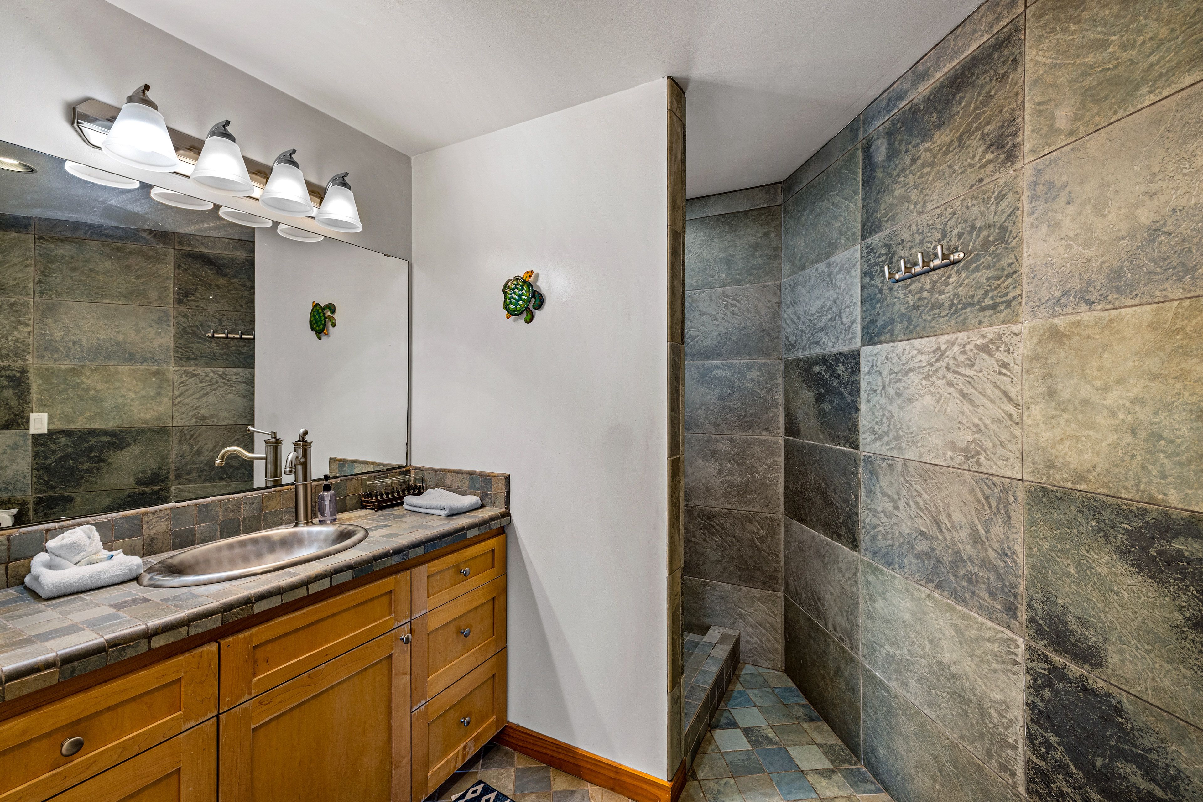 Full Bathroom | 1st Floor