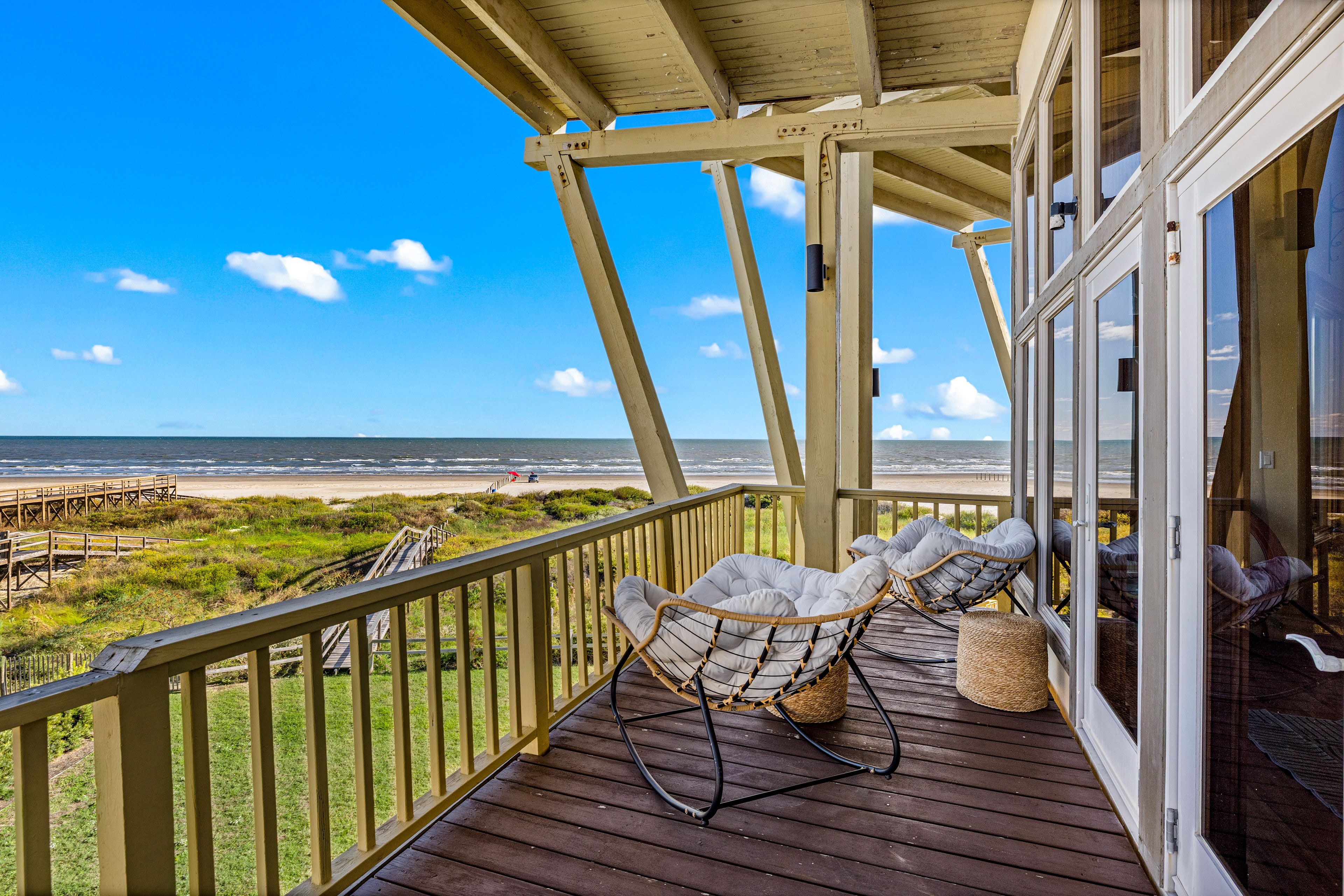 Private Balcony | 2nd Floor