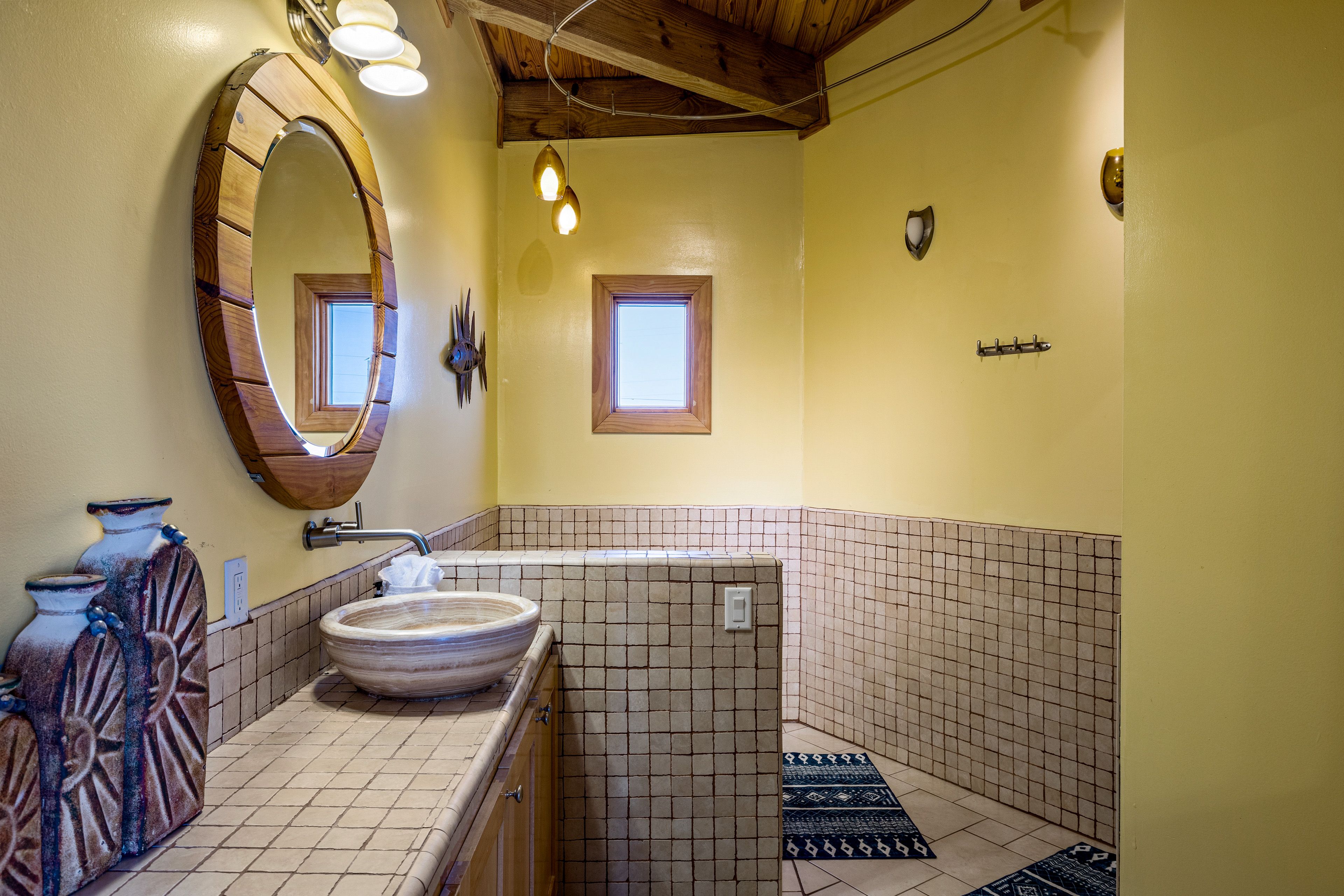 Full Bathroom | 2nd Floor | Complimentary Toiletries