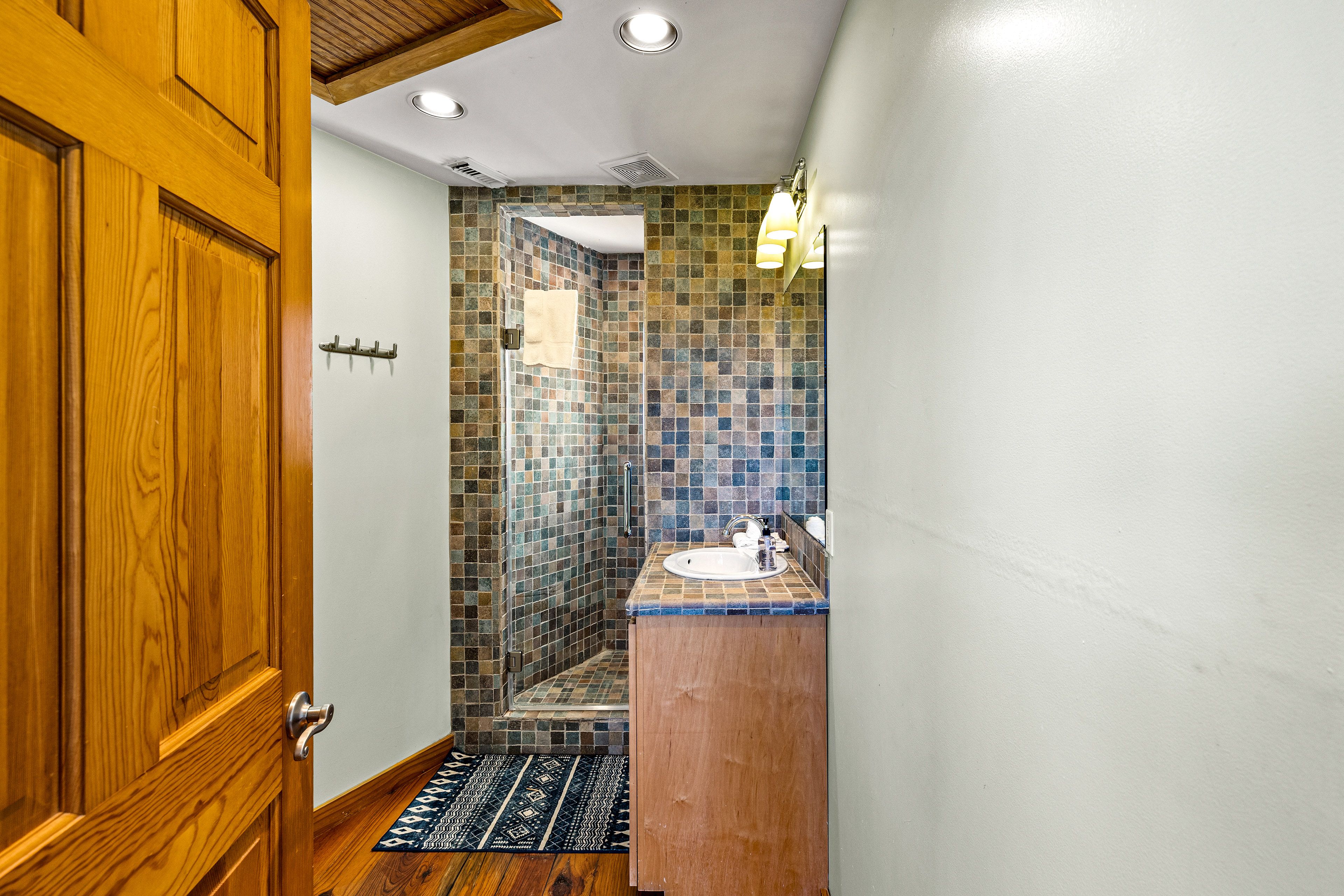 En-Suite Bathroom | 2nd Floor