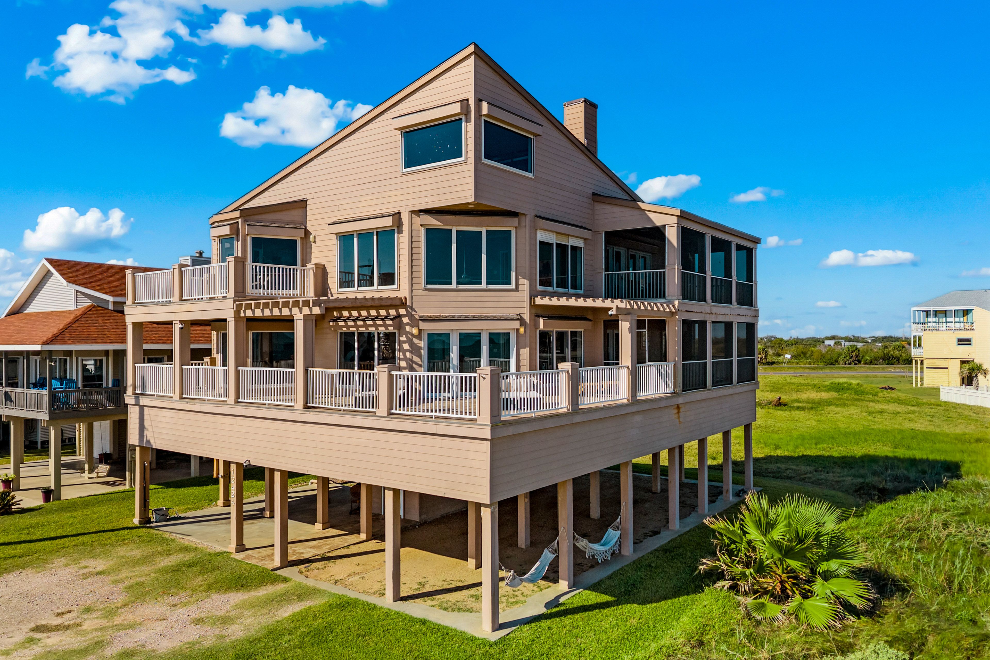 Parking | Driveway (6 Vehicles)