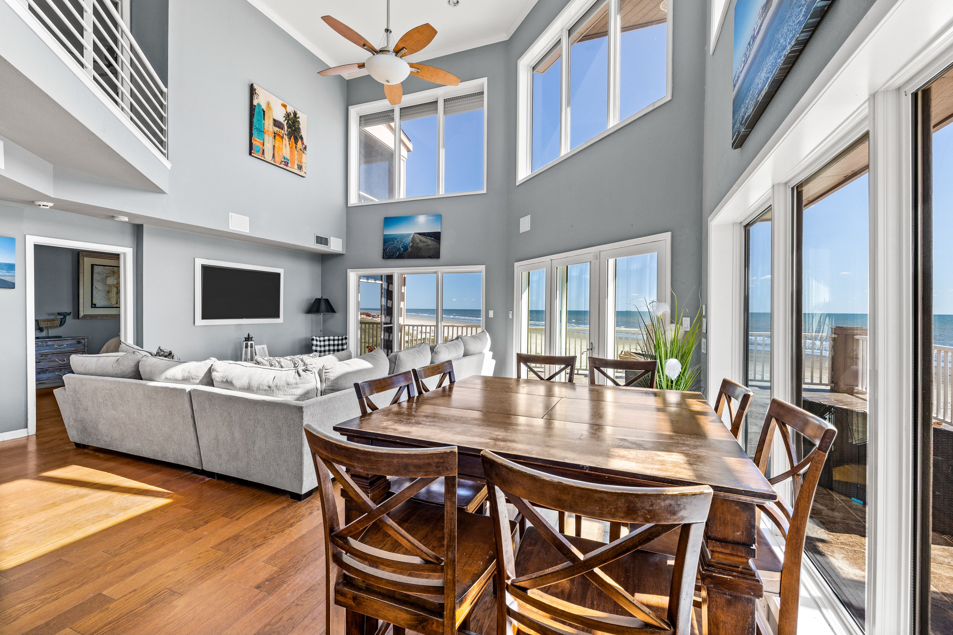 Dining Area | Dishware/Flatware Provided | 1st Floor