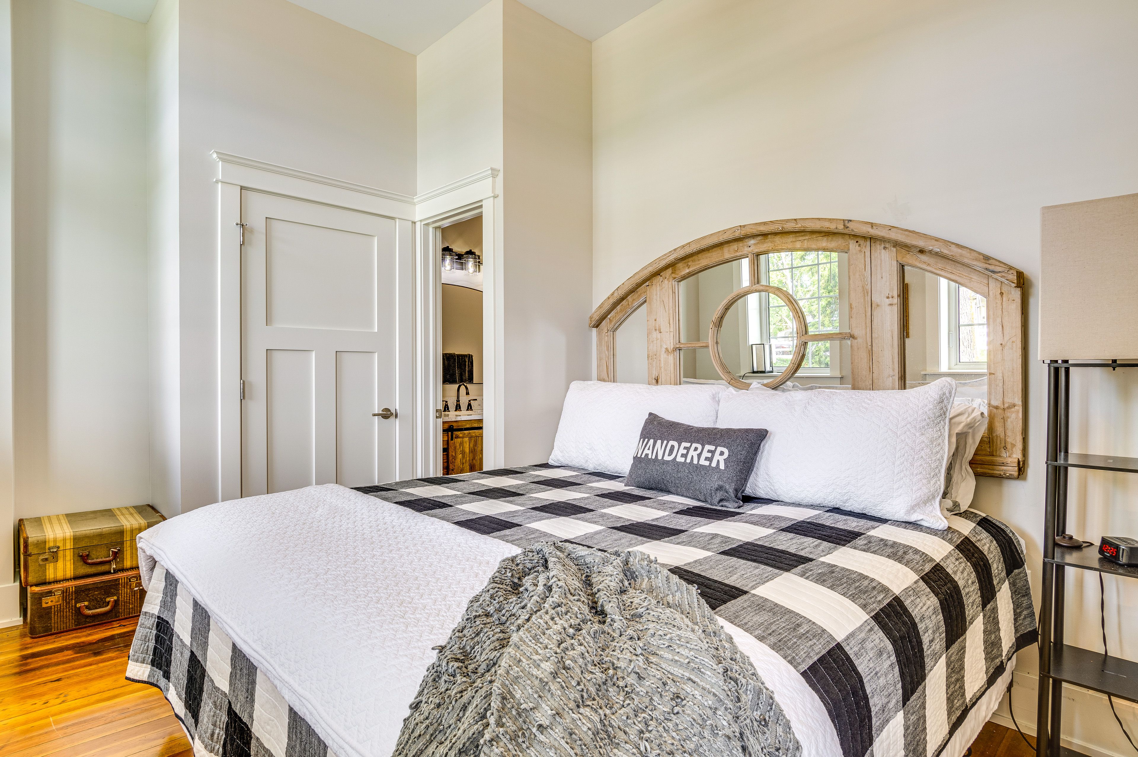 Bedroom 1 | King Bed | En-Suite Bathroom
