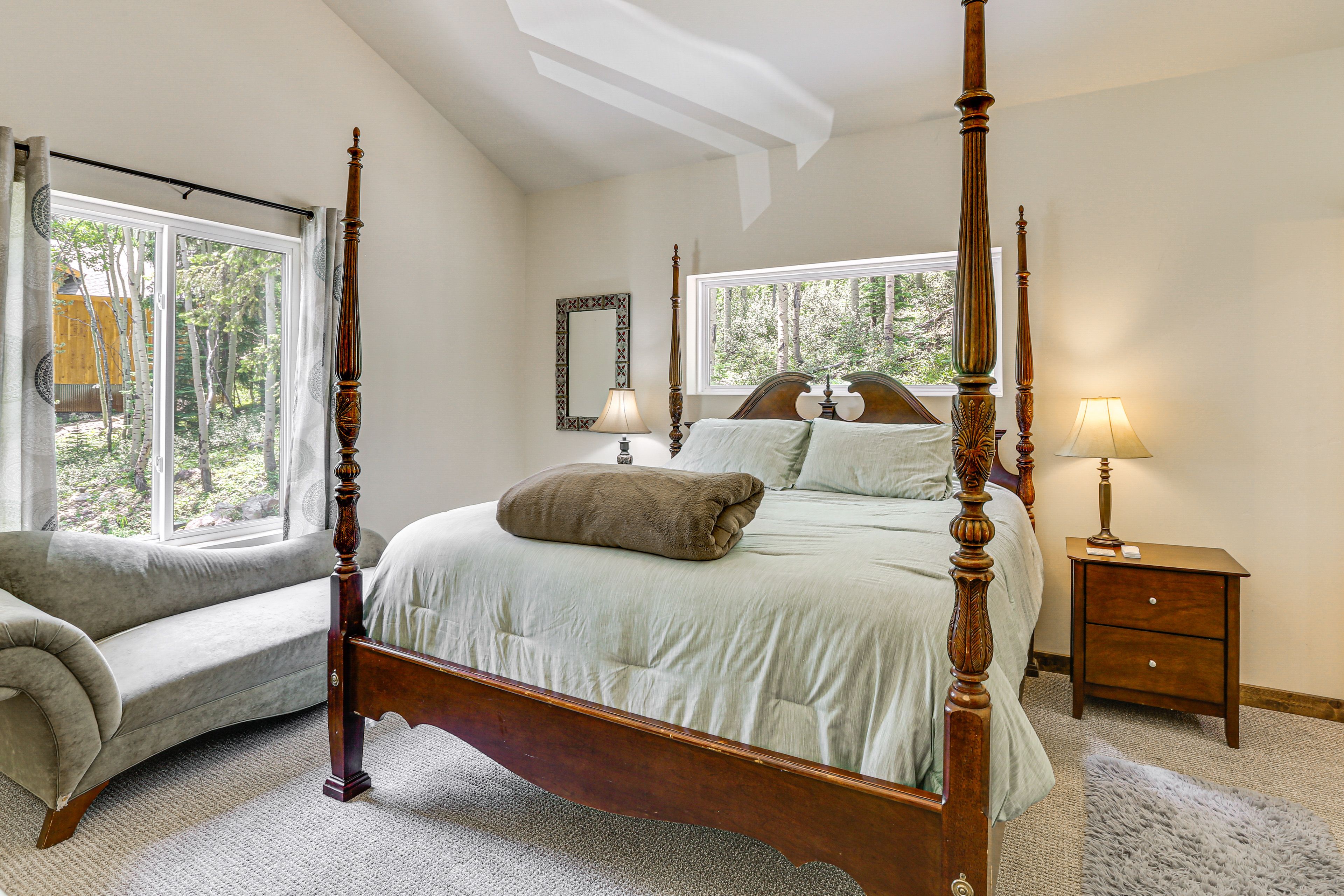 Bedroom 1 | King Bed
