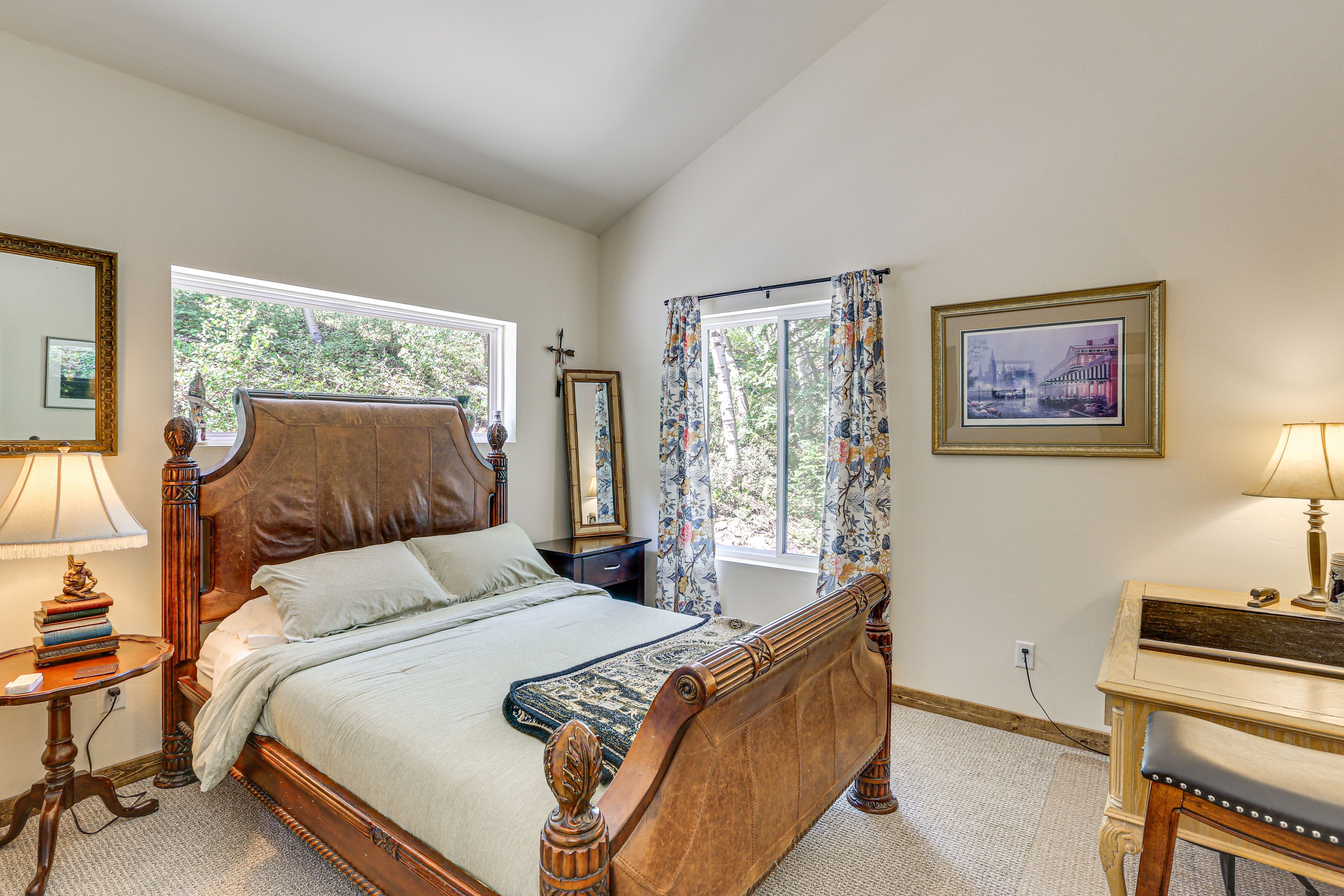 Bedroom 2 | Queen Bed