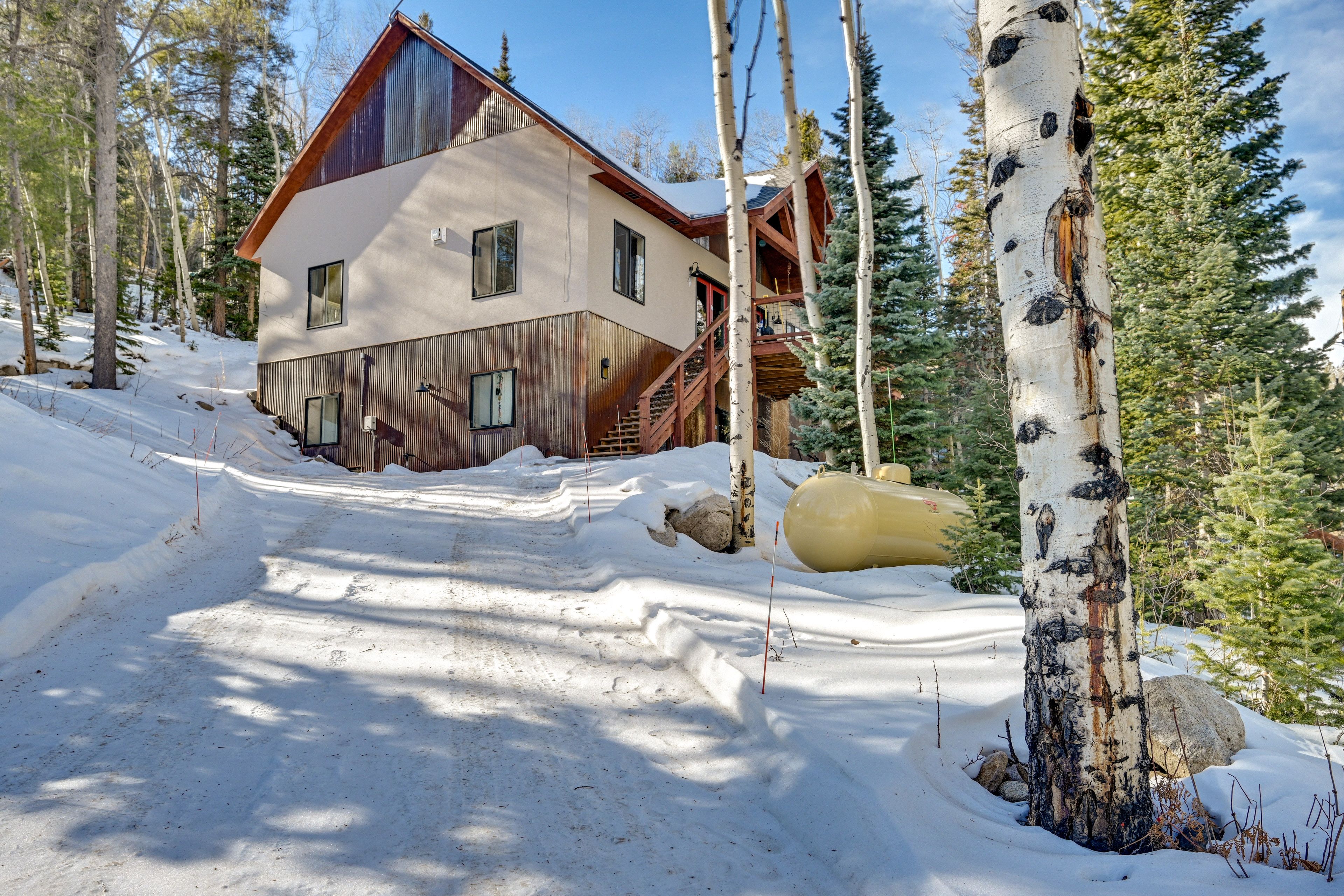 Parking | Gravel Driveway (2 Vehicles) | Free Street Parking